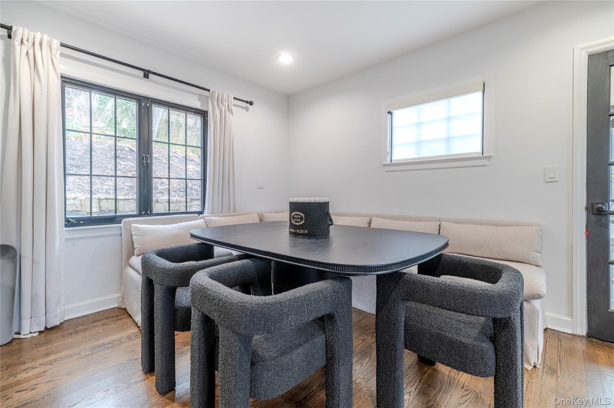 15 sinclair martin Drive, Roslyn, NY 11576