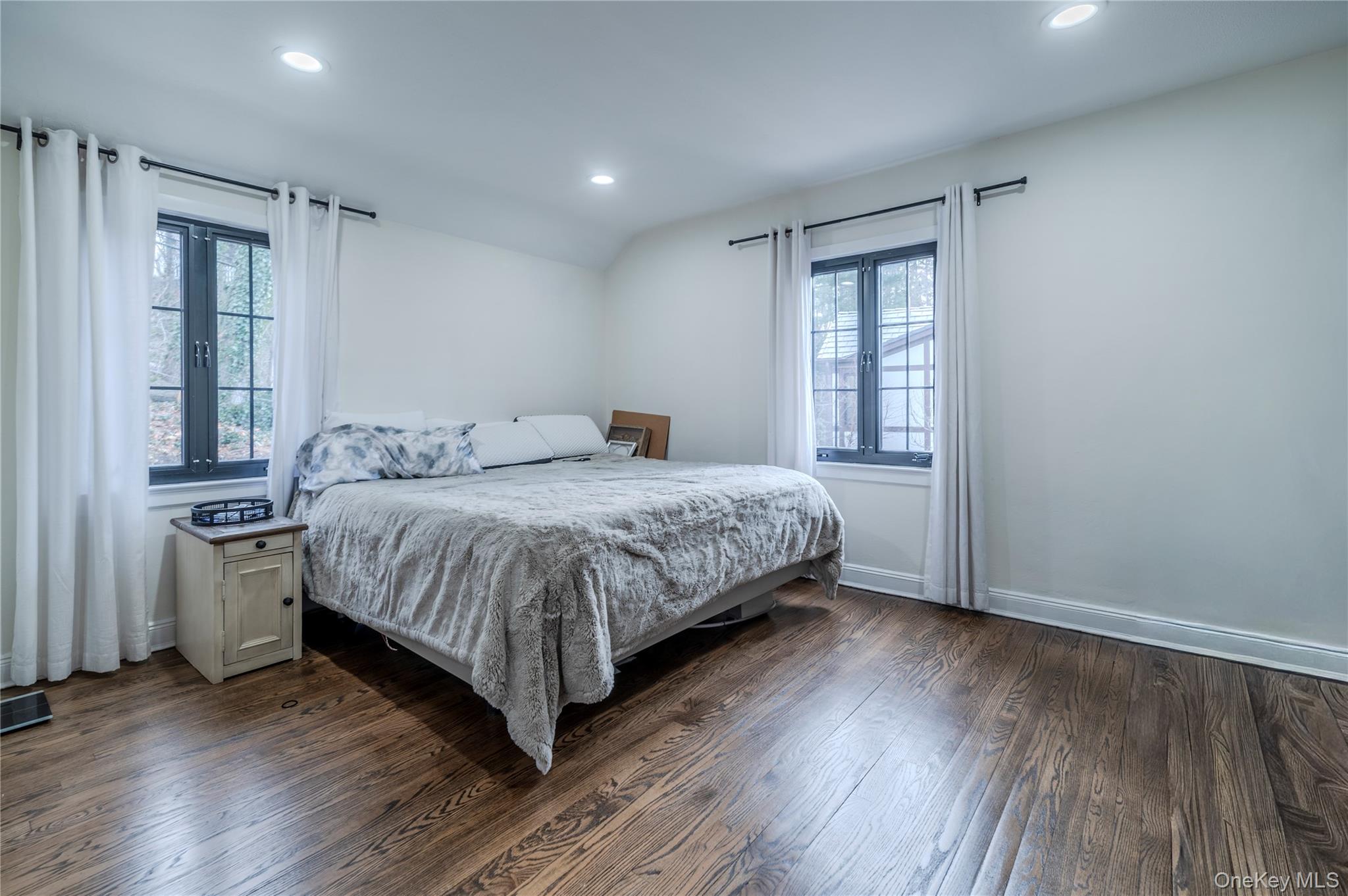 15 sinclair martin Drive, Roslyn, NY 11576