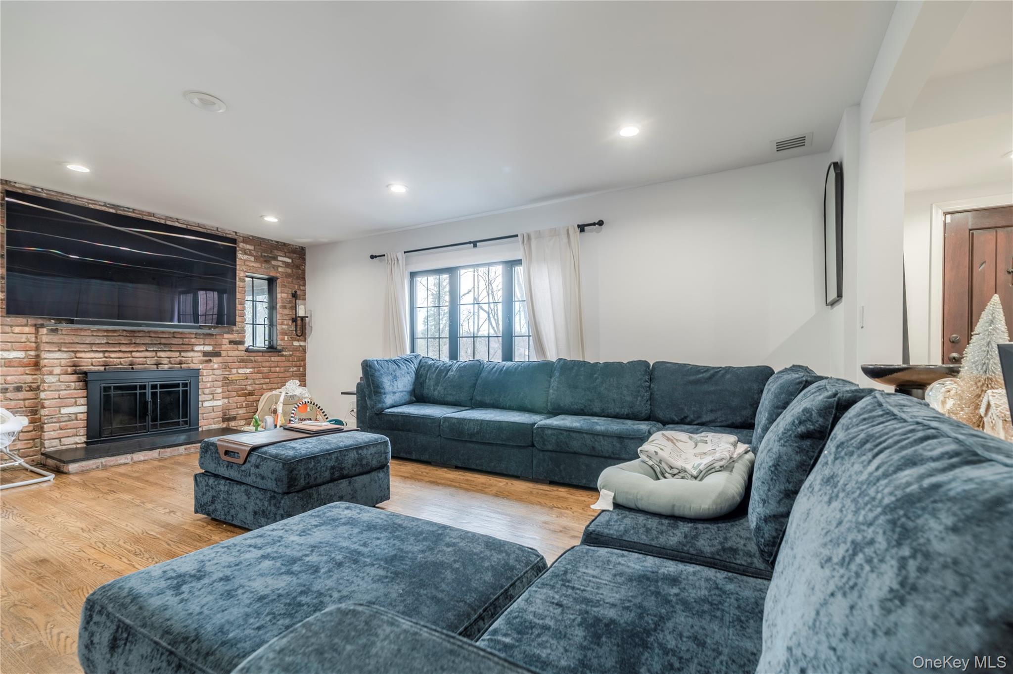 15 sinclair martin drive, Roslyn Estates, NY 11576