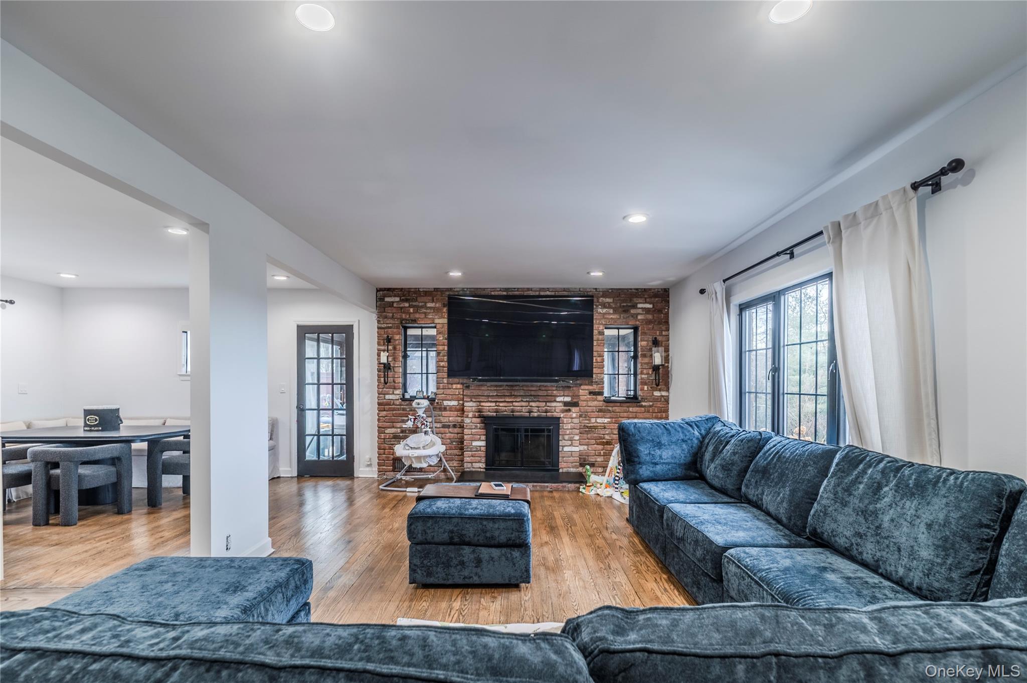 15 sinclair martin drive, Roslyn Estates, NY 11576