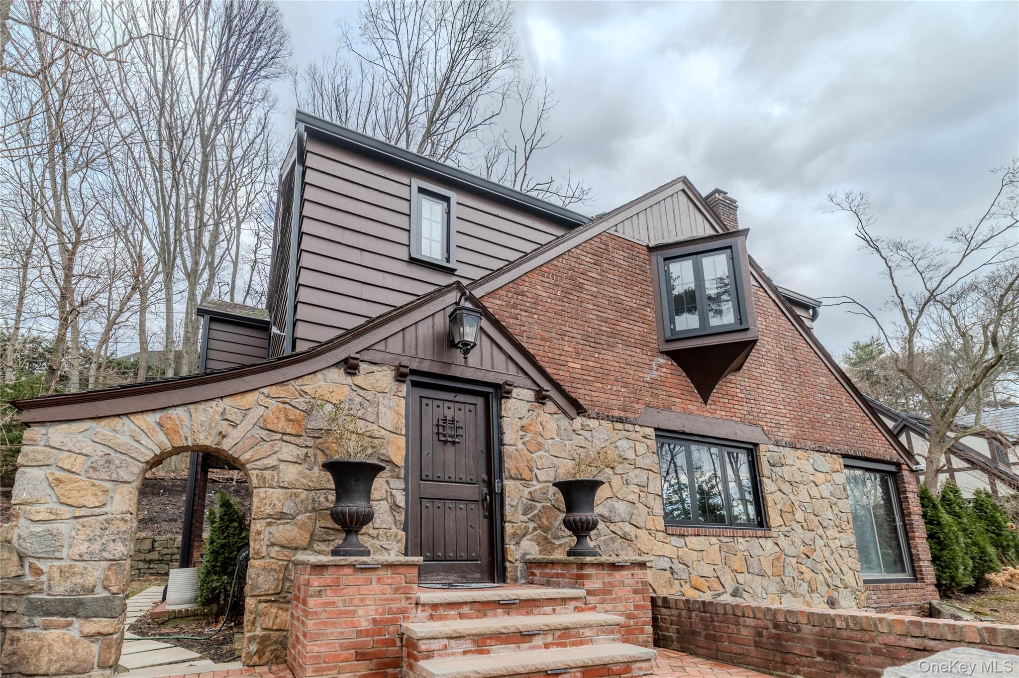 15 sinclair martin drive, Roslyn Estates, NY 11576