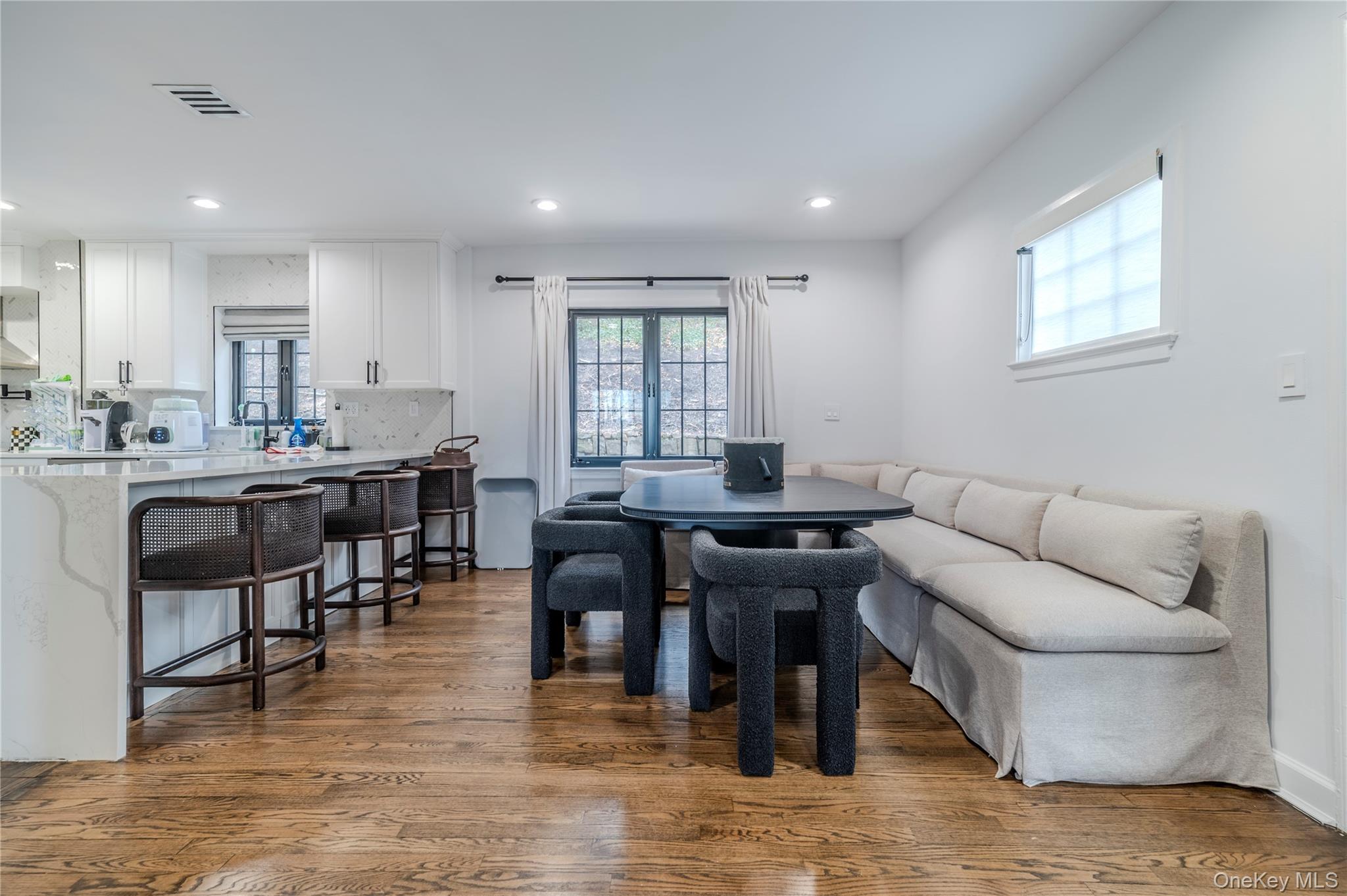 15 sinclair martin Drive, Roslyn, NY 11576