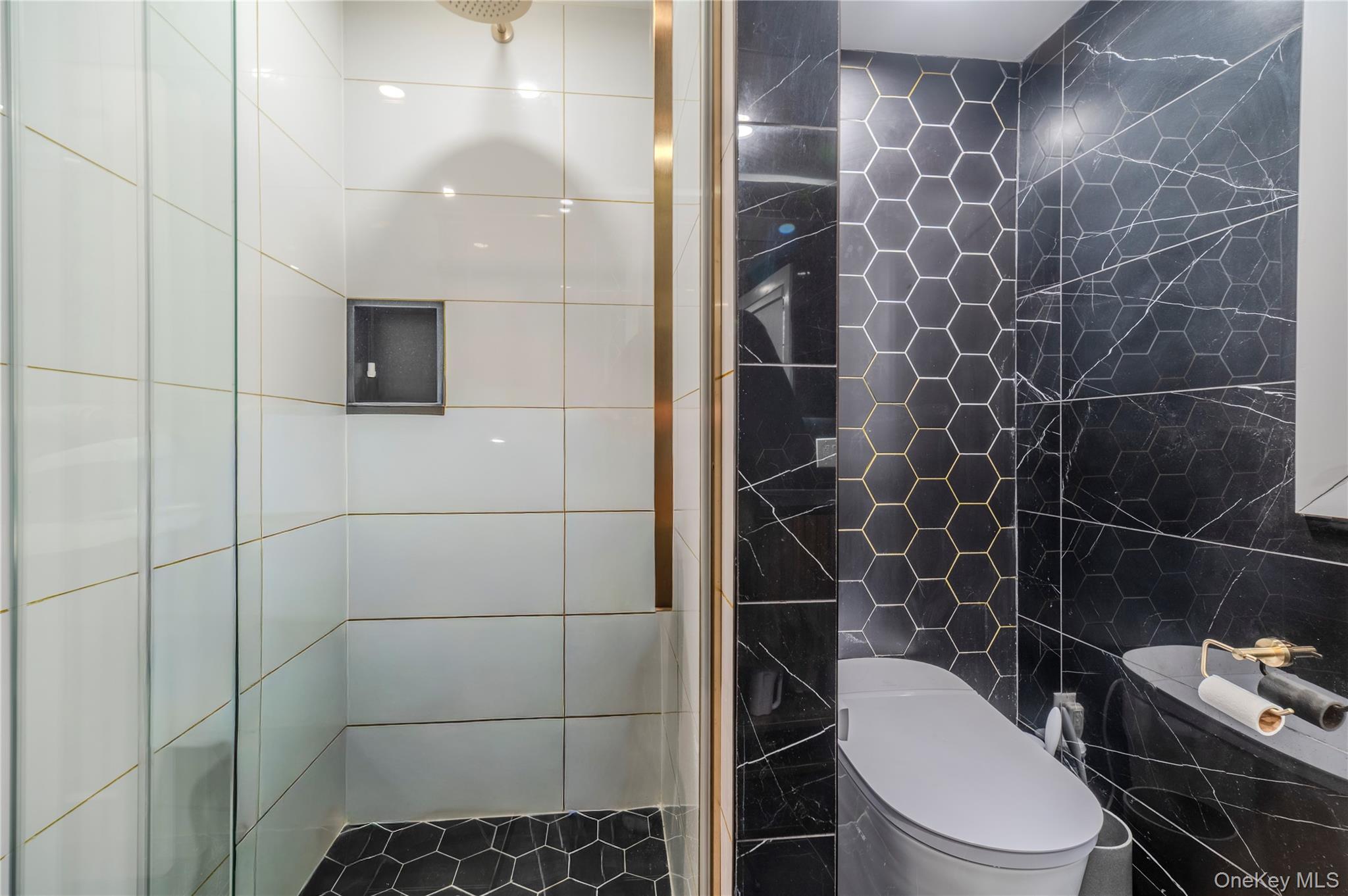 15 sinclair martin Drive, Roslyn, NY 11576