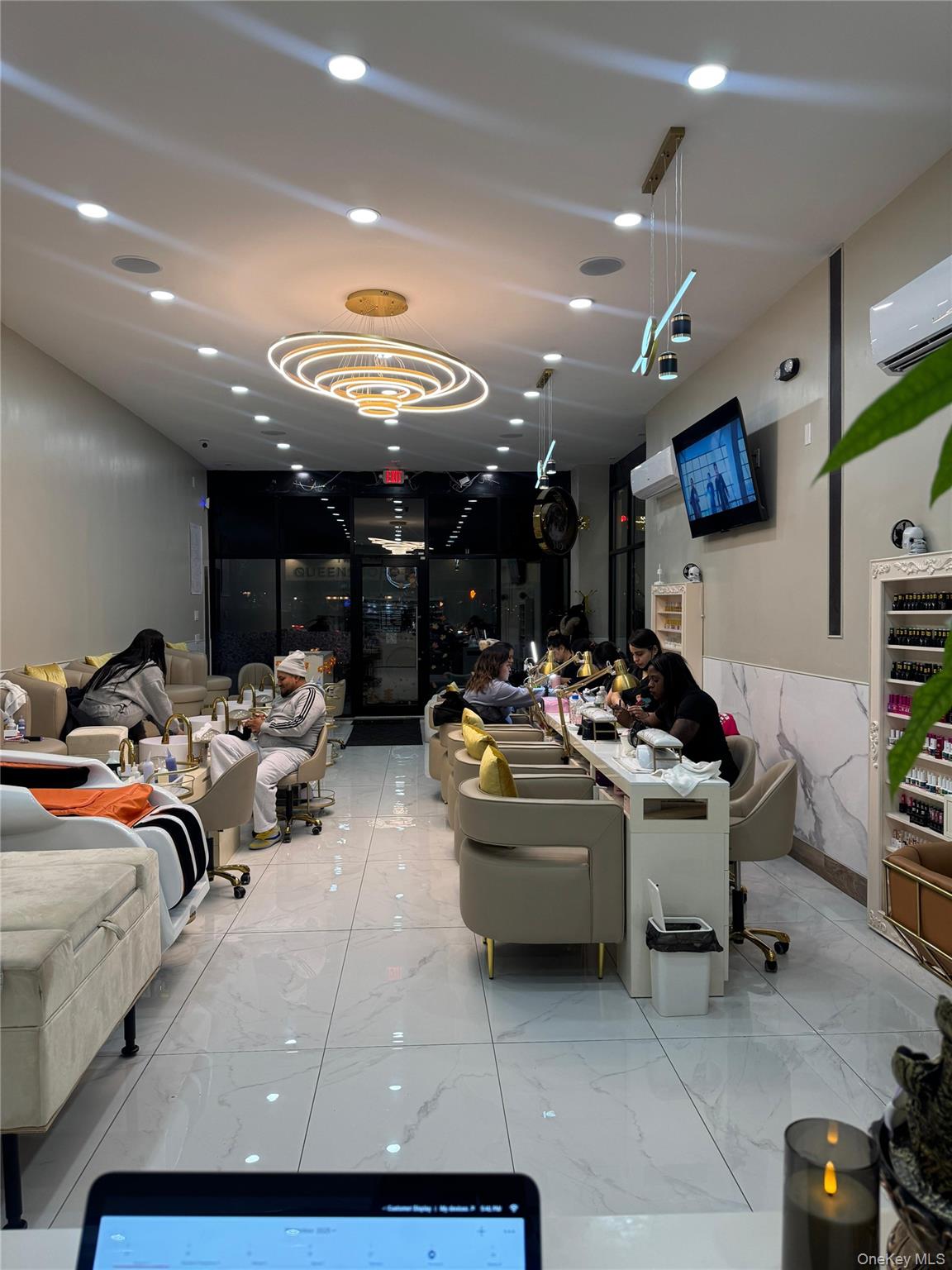 Jackson Heights, NY 11372