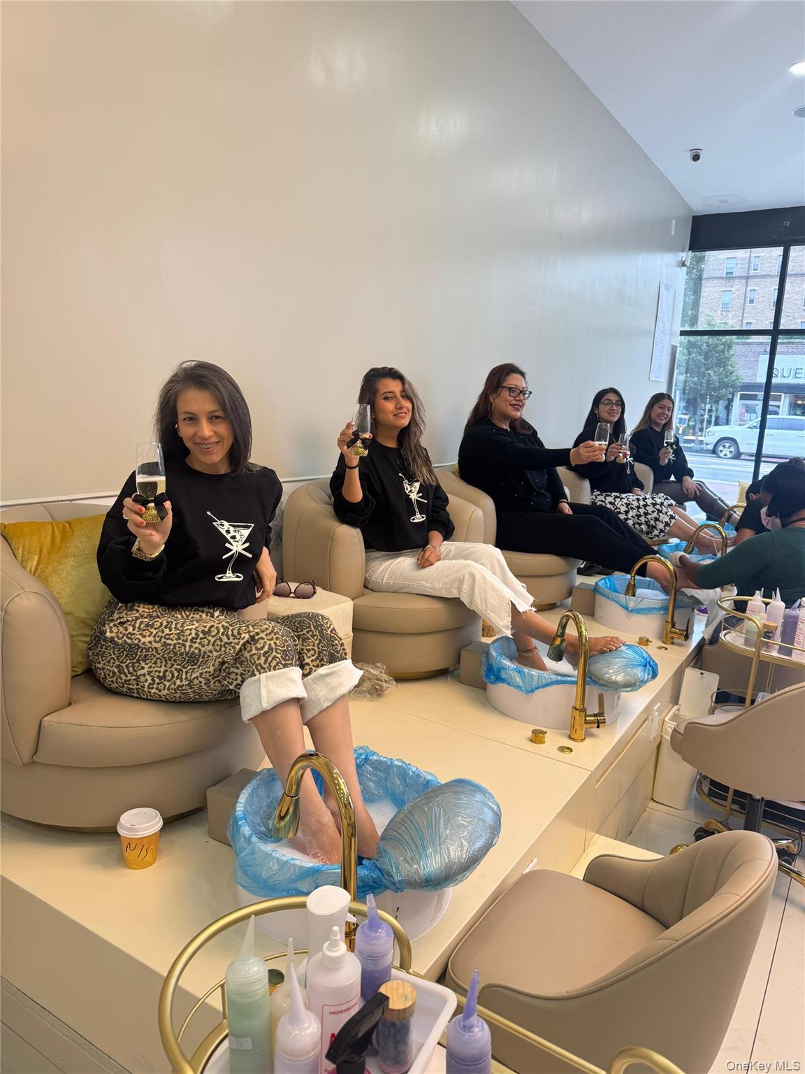 Jackson Heights, NY 11372