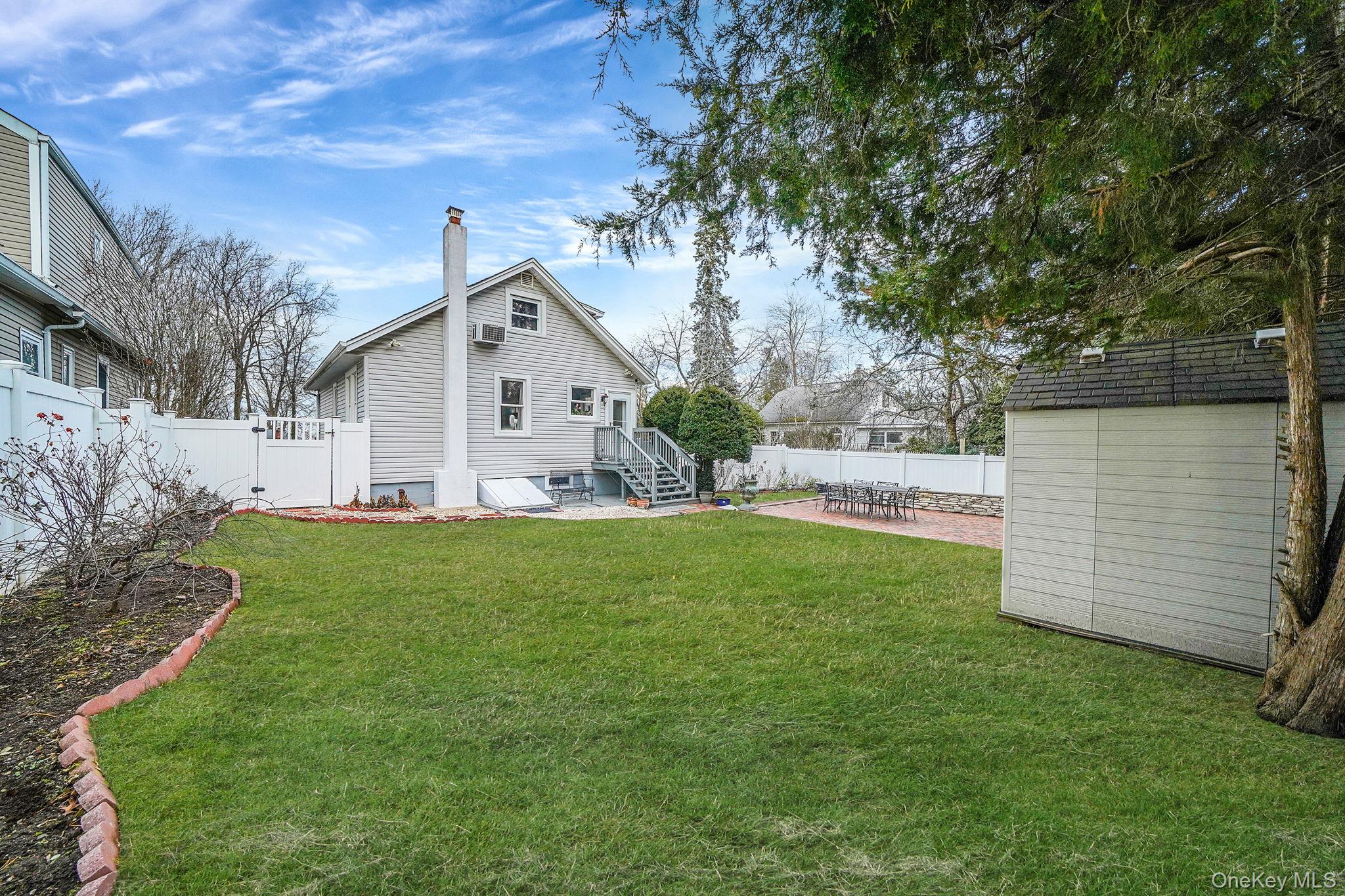 26 Neptune Road, Rocky Point, NY 11778