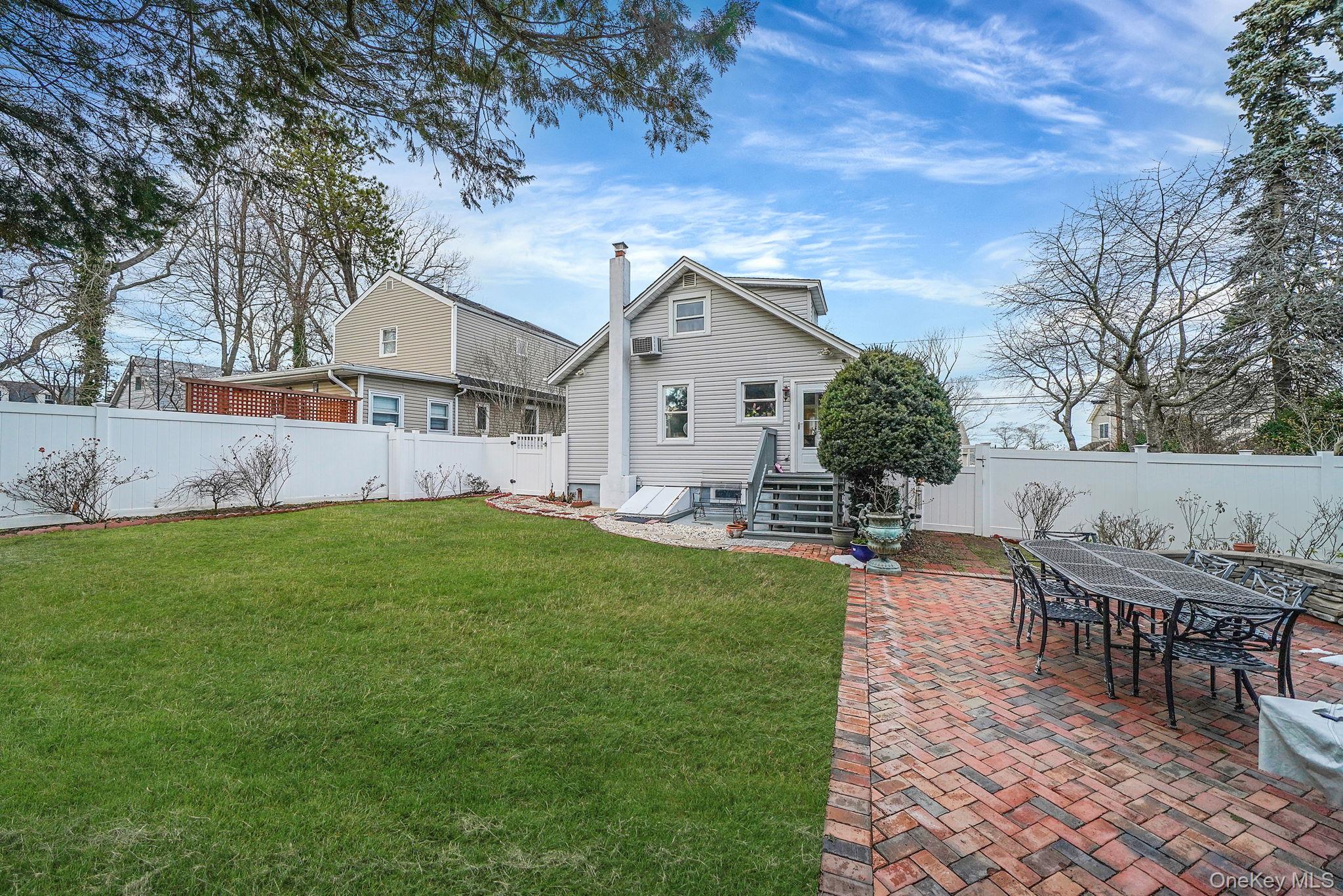 26 Neptune Road, Rocky Point, NY 11778