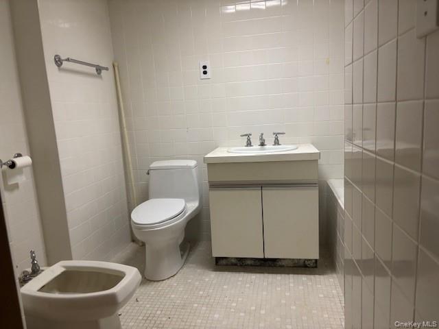 94 Rosemary Lane, Centereach, NY 11720