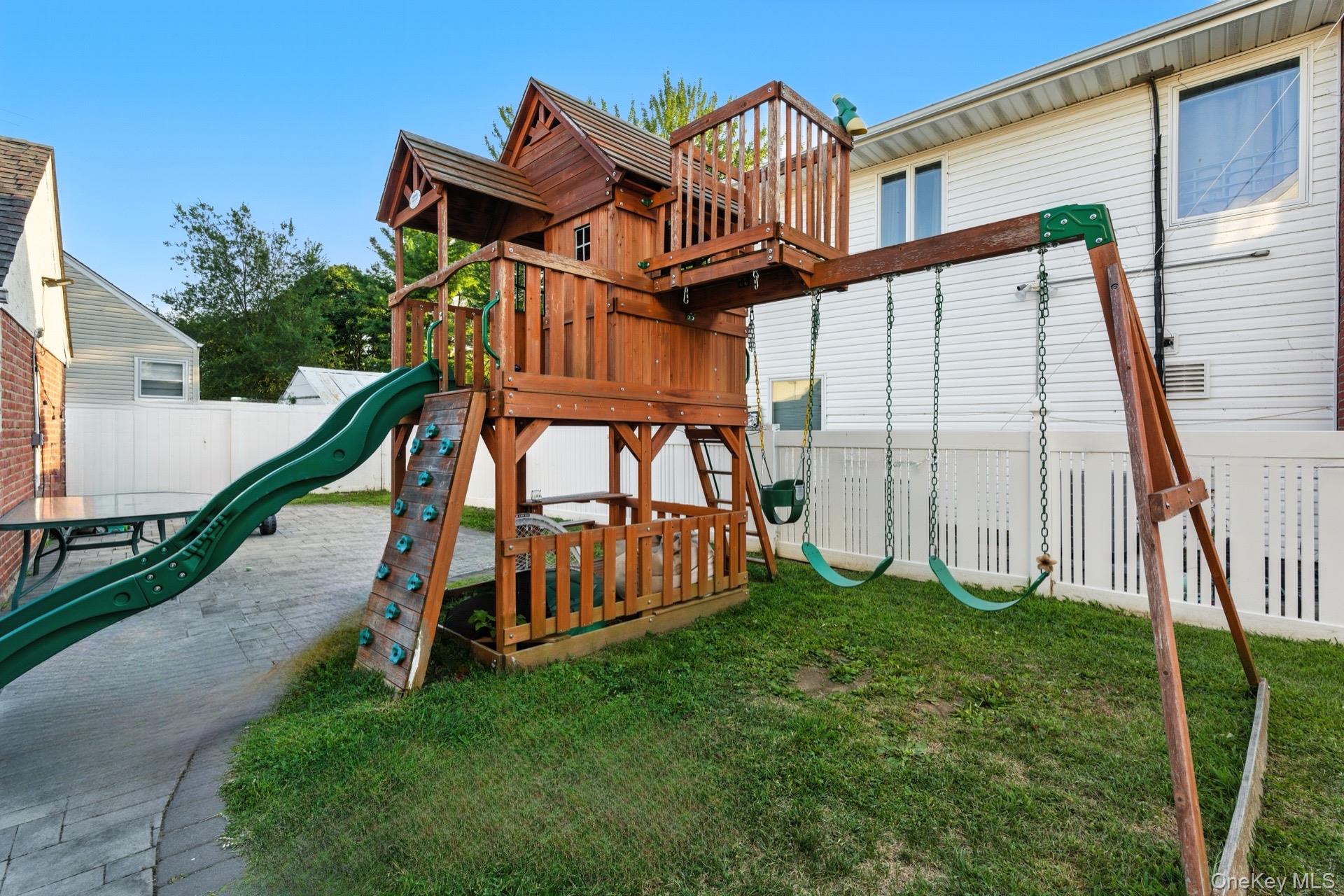 40 Hendrickson Avenue, Lynbrook, NY 11563