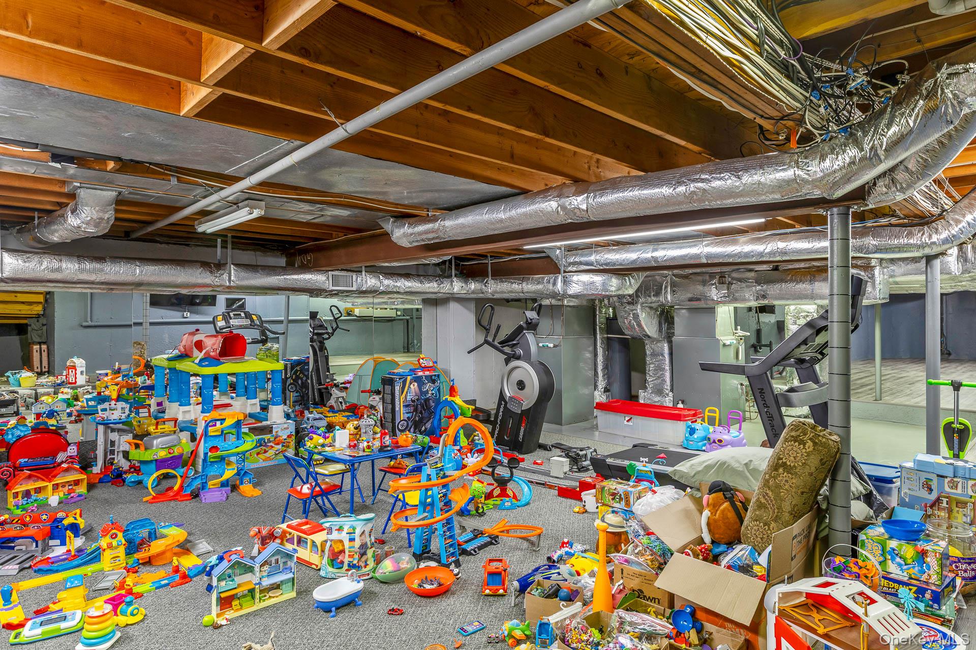 83 Cliff Road, Port Jefferson, NY 11777