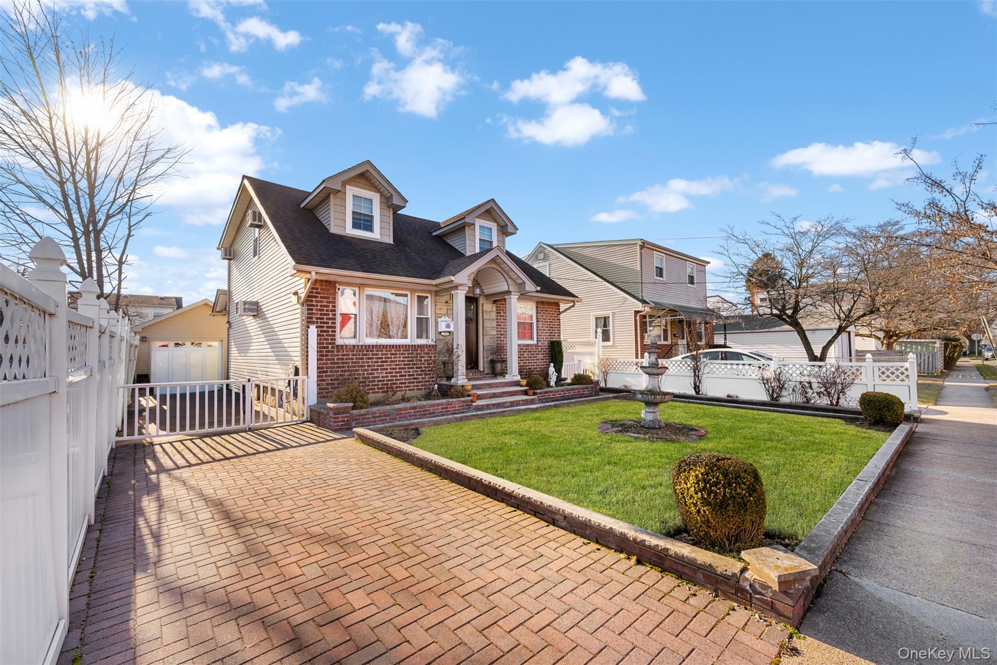 215 Rudolf Road, Mineola, NY 11501