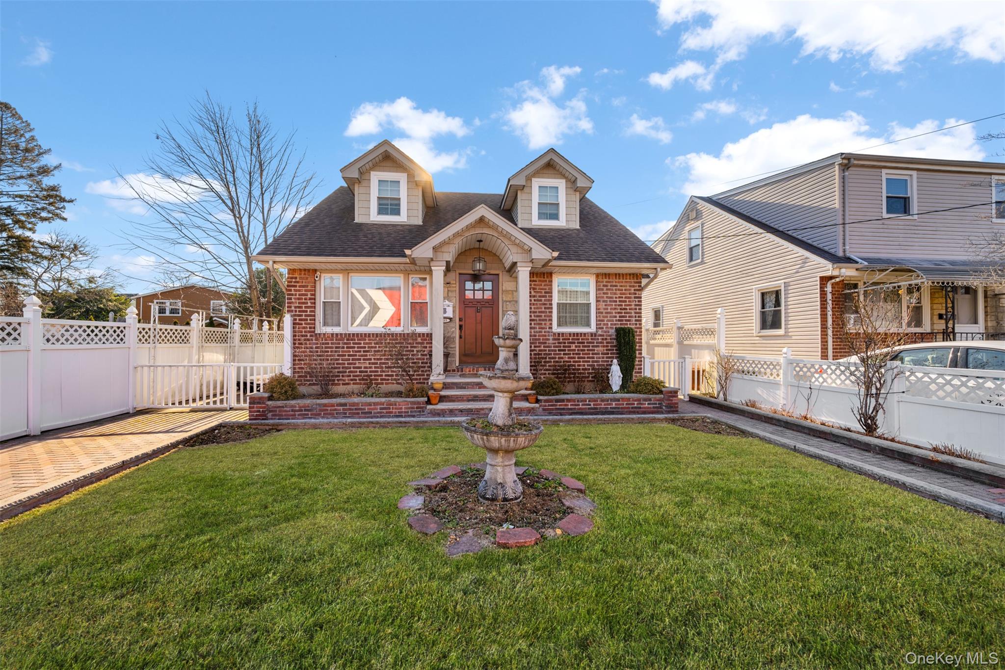 215 Rudolf Road, Mineola, NY 11501