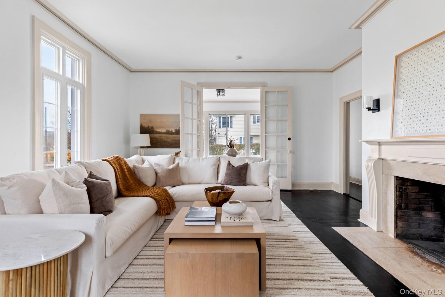 33 S Windsor Avenue, Brightwaters, NY 11718