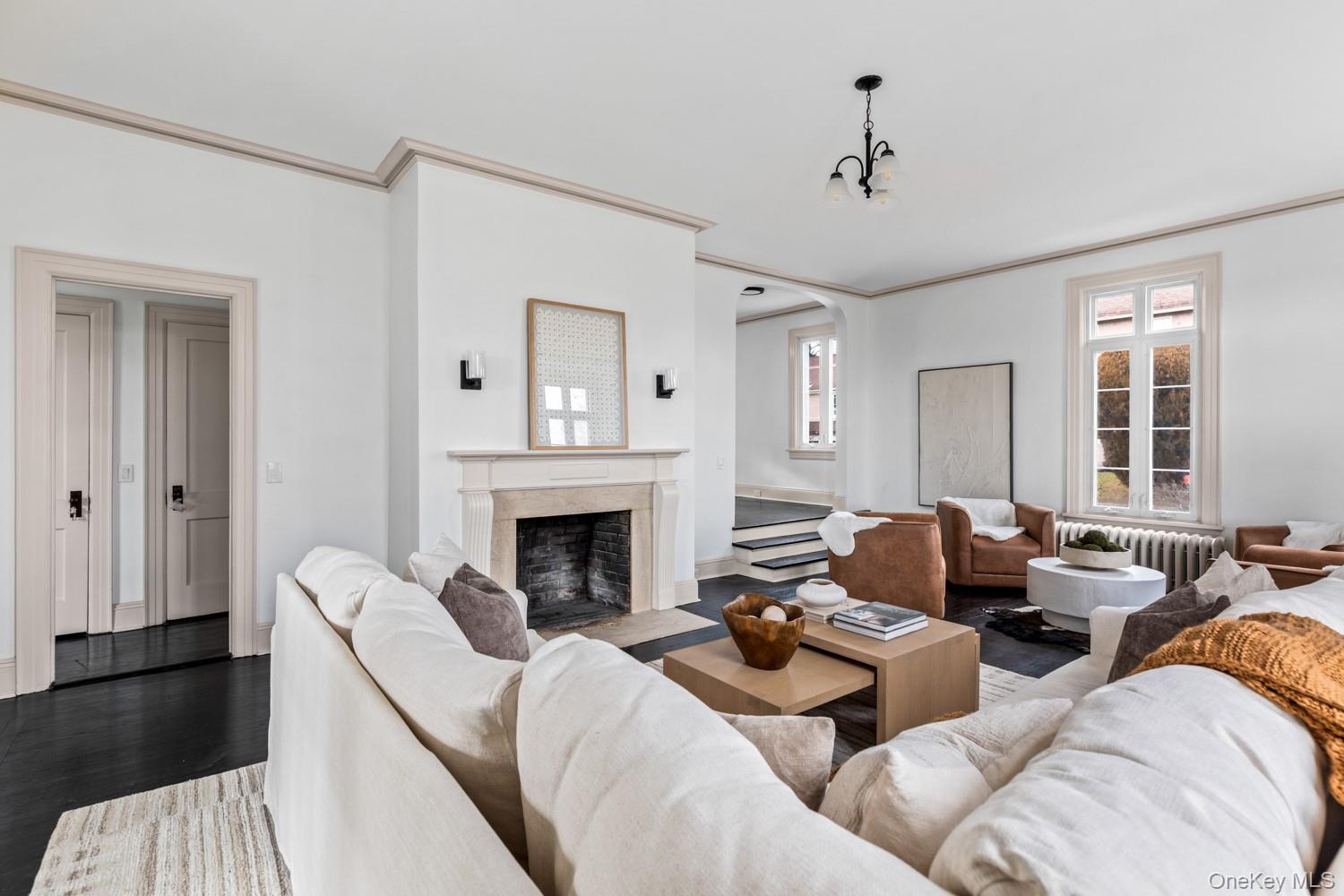 33 S Windsor Avenue, Brightwaters, NY 11718