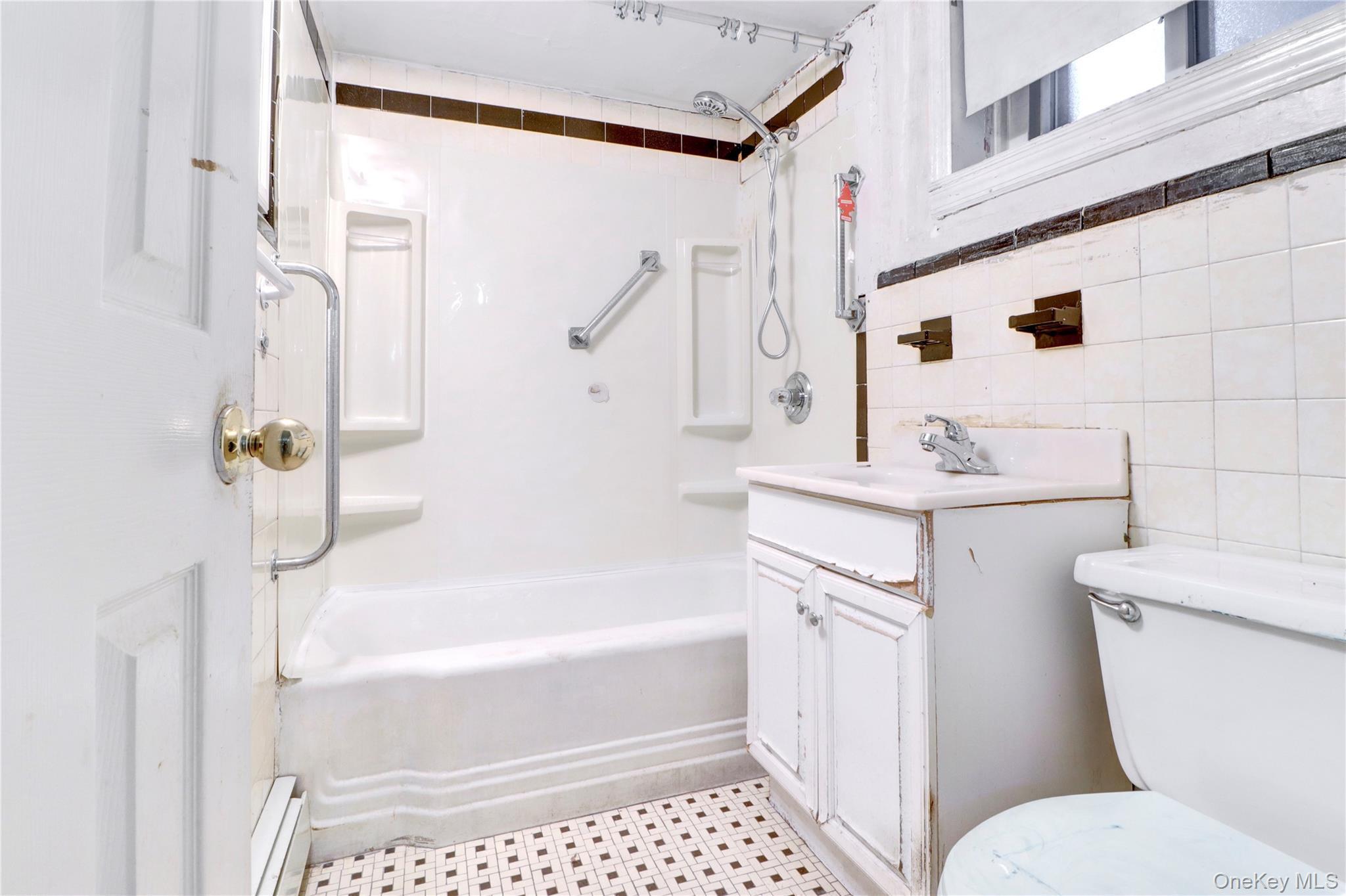 69-15 69th Place, Glendale, NY 11385