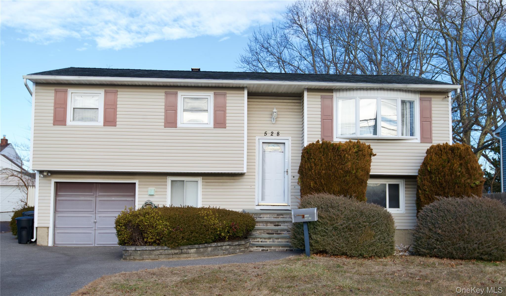 528 14th Street, West Babylon, NY 11704