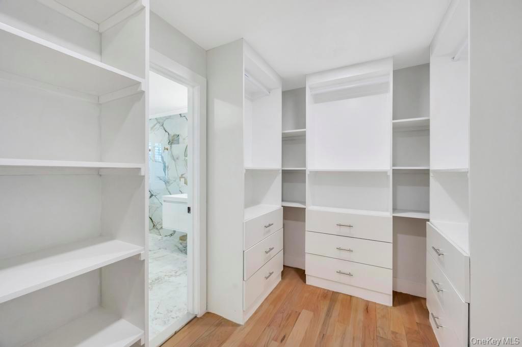 185 9th Street, Hicksville, NY 11801