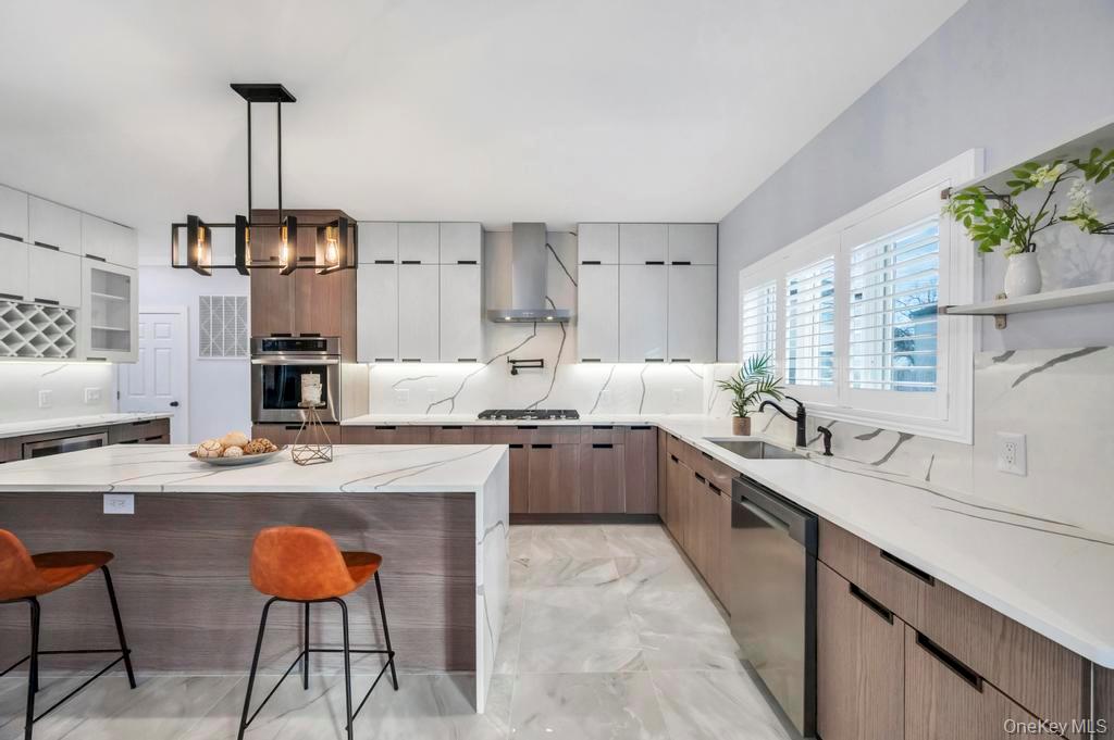 185 9th Street, Hicksville, NY 11801