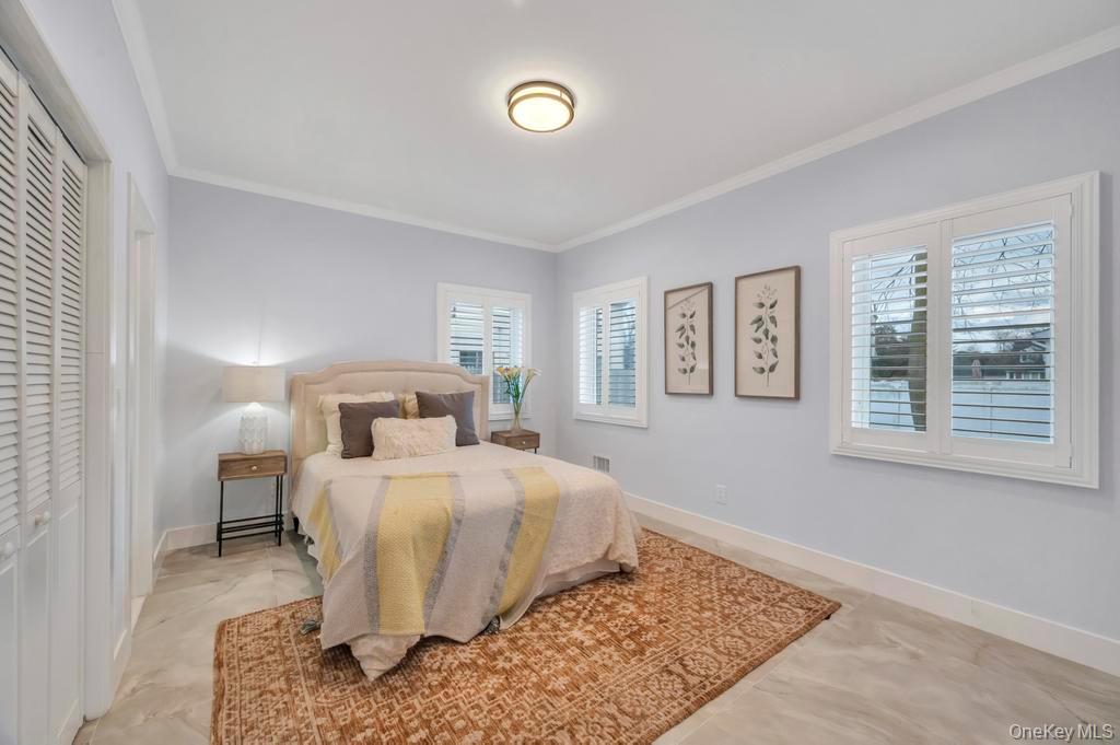 185 9th Street, Hicksville, NY 11801