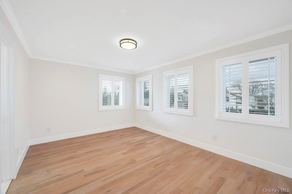 185 9th Street, Hicksville, NY 11801