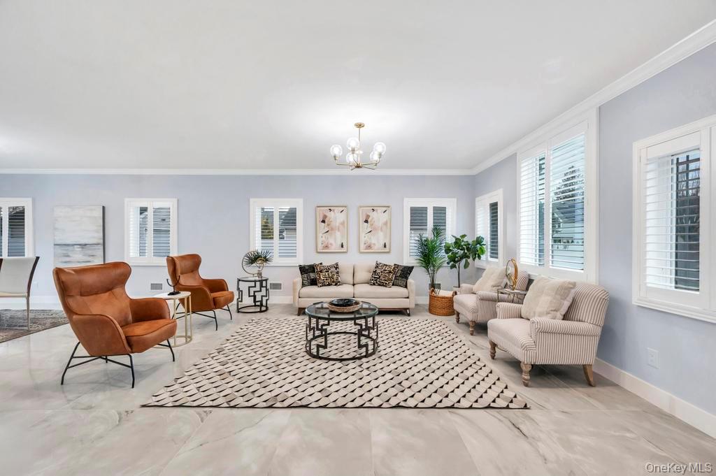 185 9th Street, Hicksville, NY 11801