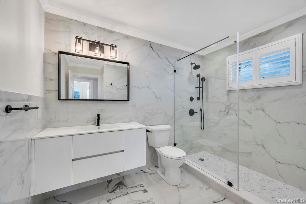 185 9th Street, Hicksville, NY 11801