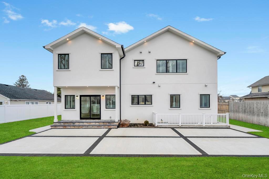 185 9th Street, Hicksville, NY 11801