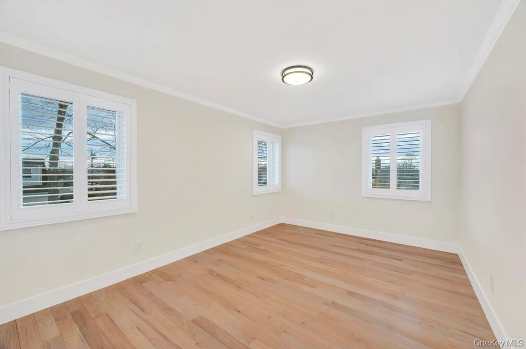 185 9th Street, Hicksville, NY 11801