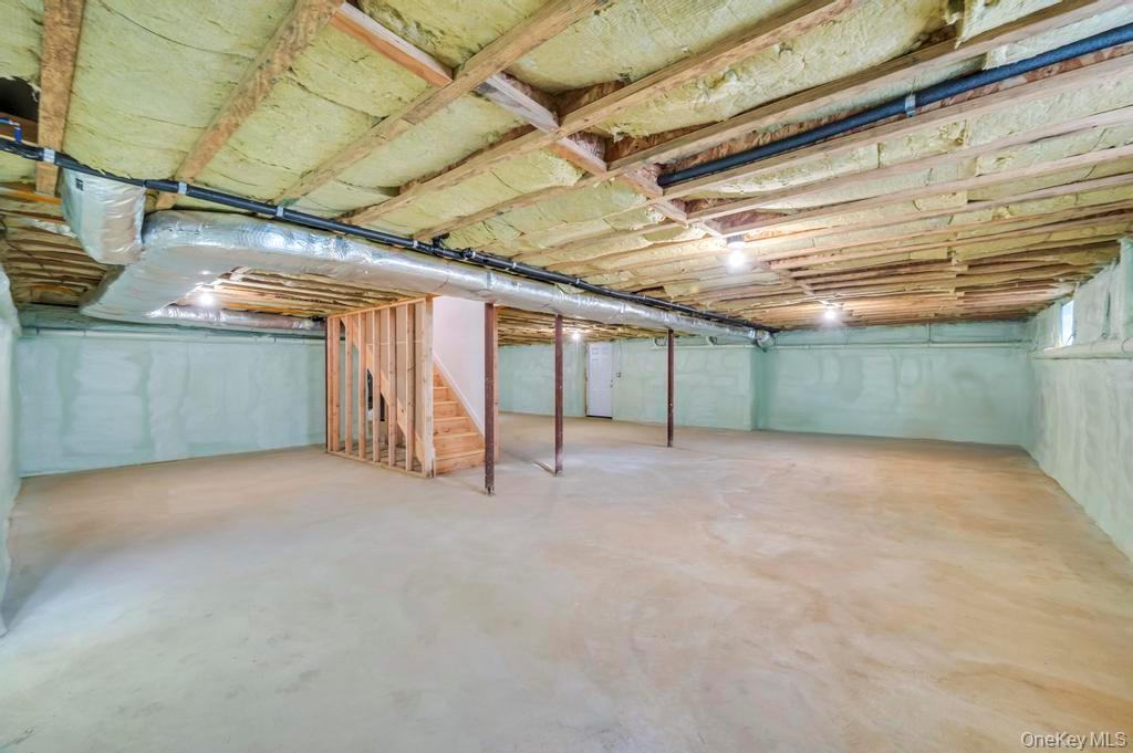 185 9th Street, Hicksville, NY 11801