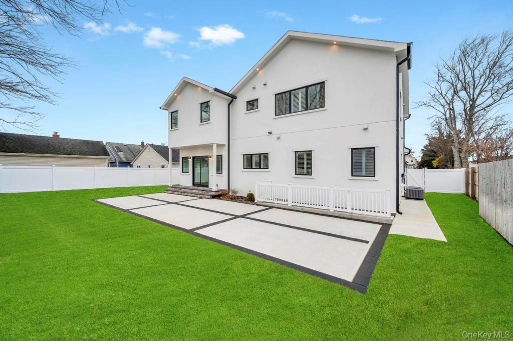 185 9th Street, Hicksville, NY 11801