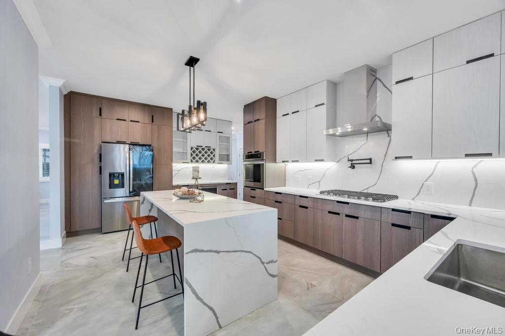 185 9th Street, Hicksville, NY 11801