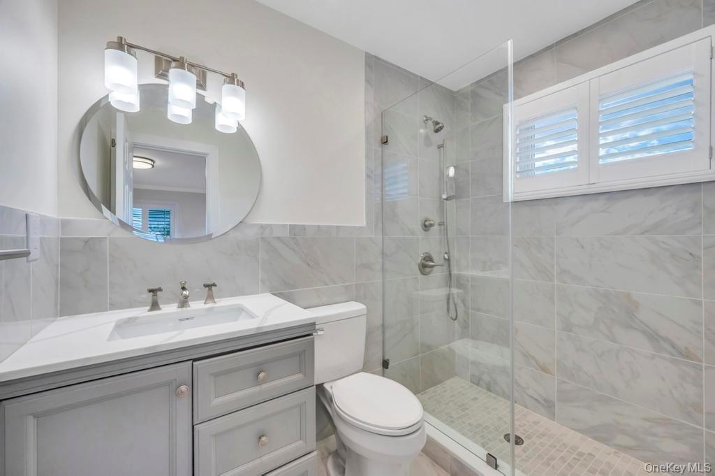 185 9th Street, Hicksville, NY 11801