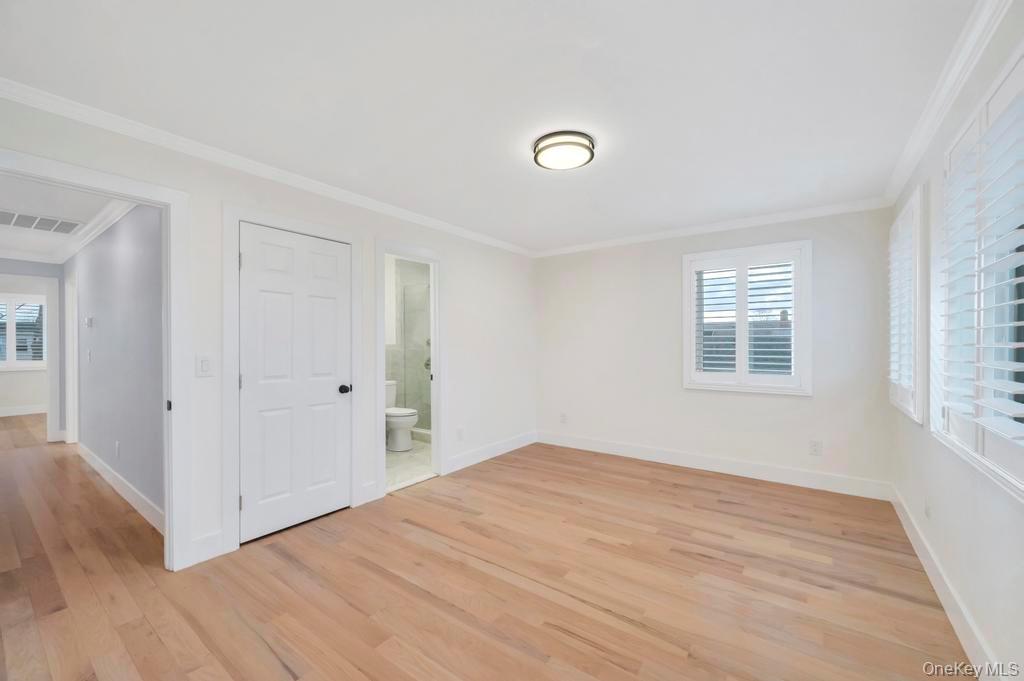 185 9th Street, Hicksville, NY 11801