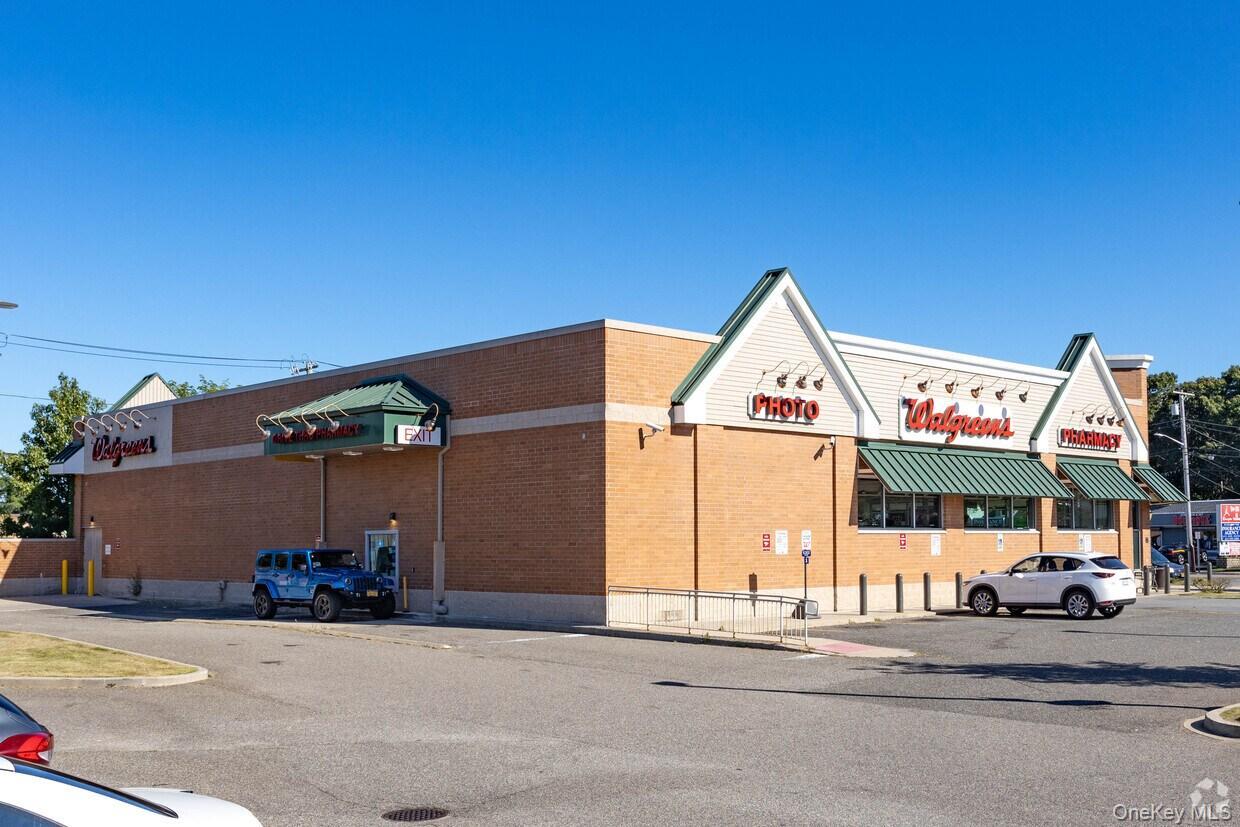 863 Montauk Highway, Shirley, NY 11967