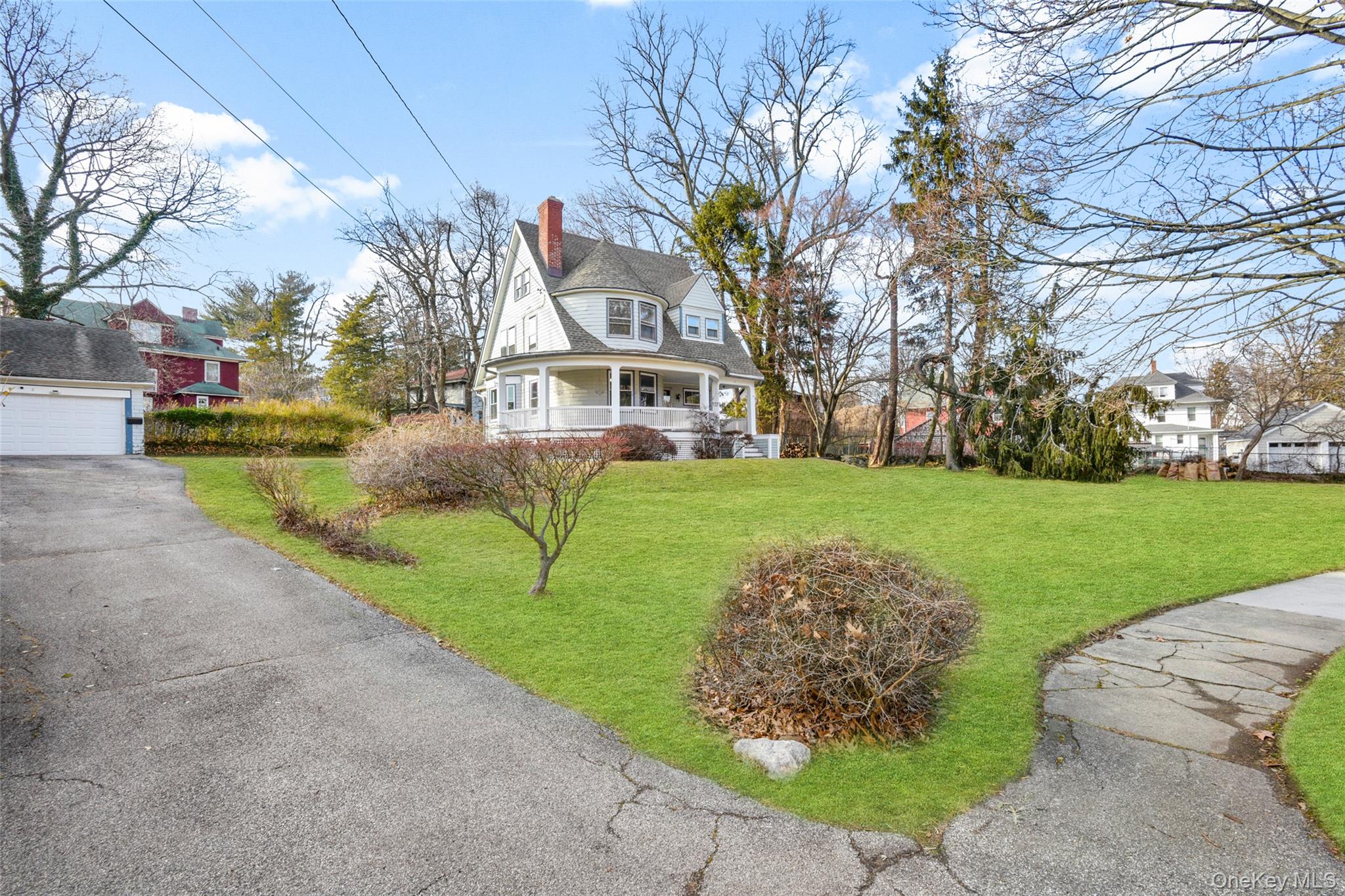 8 The Serpentine, New Rochelle, NY 10801