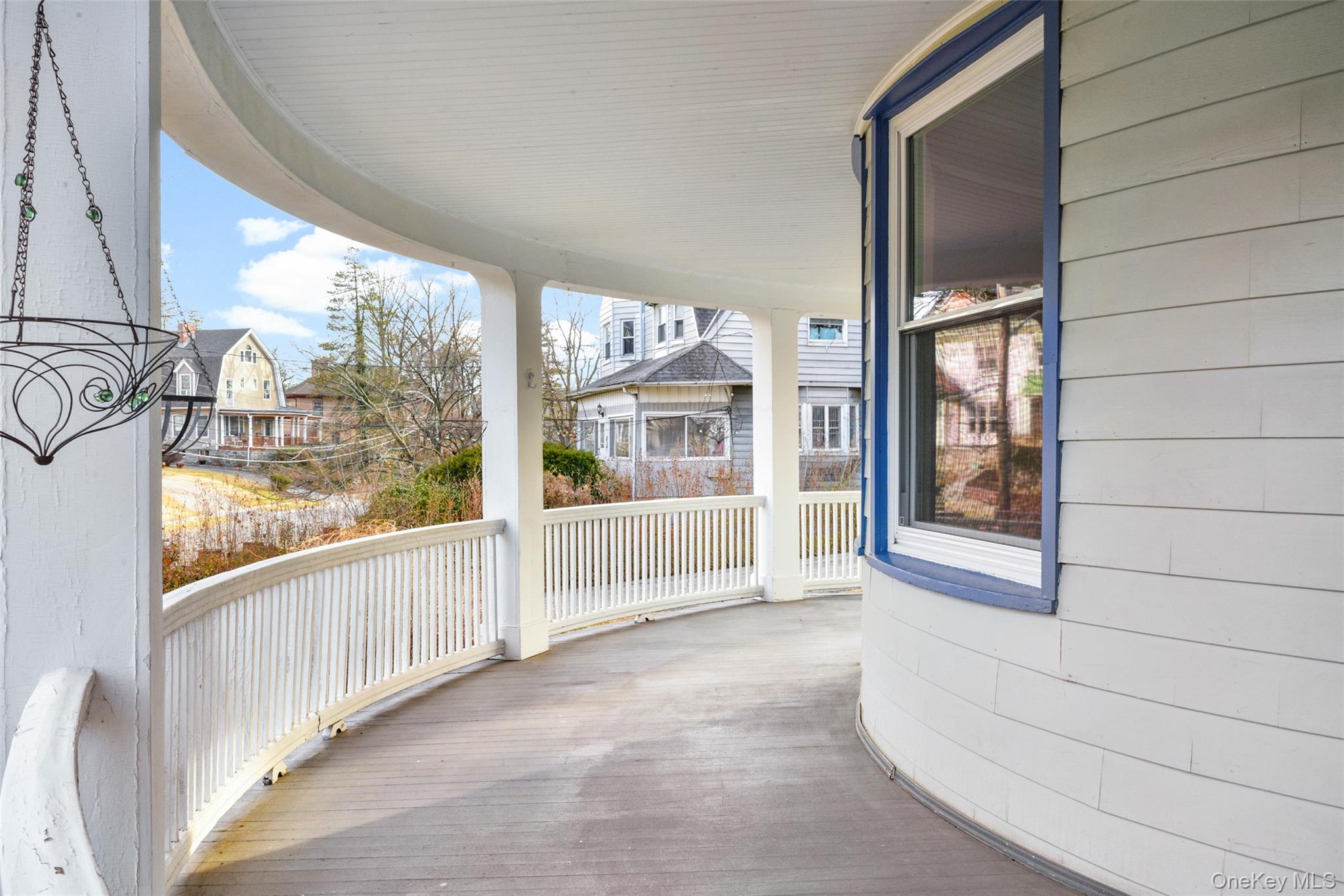 8 The Serpentine, New Rochelle, NY 10801