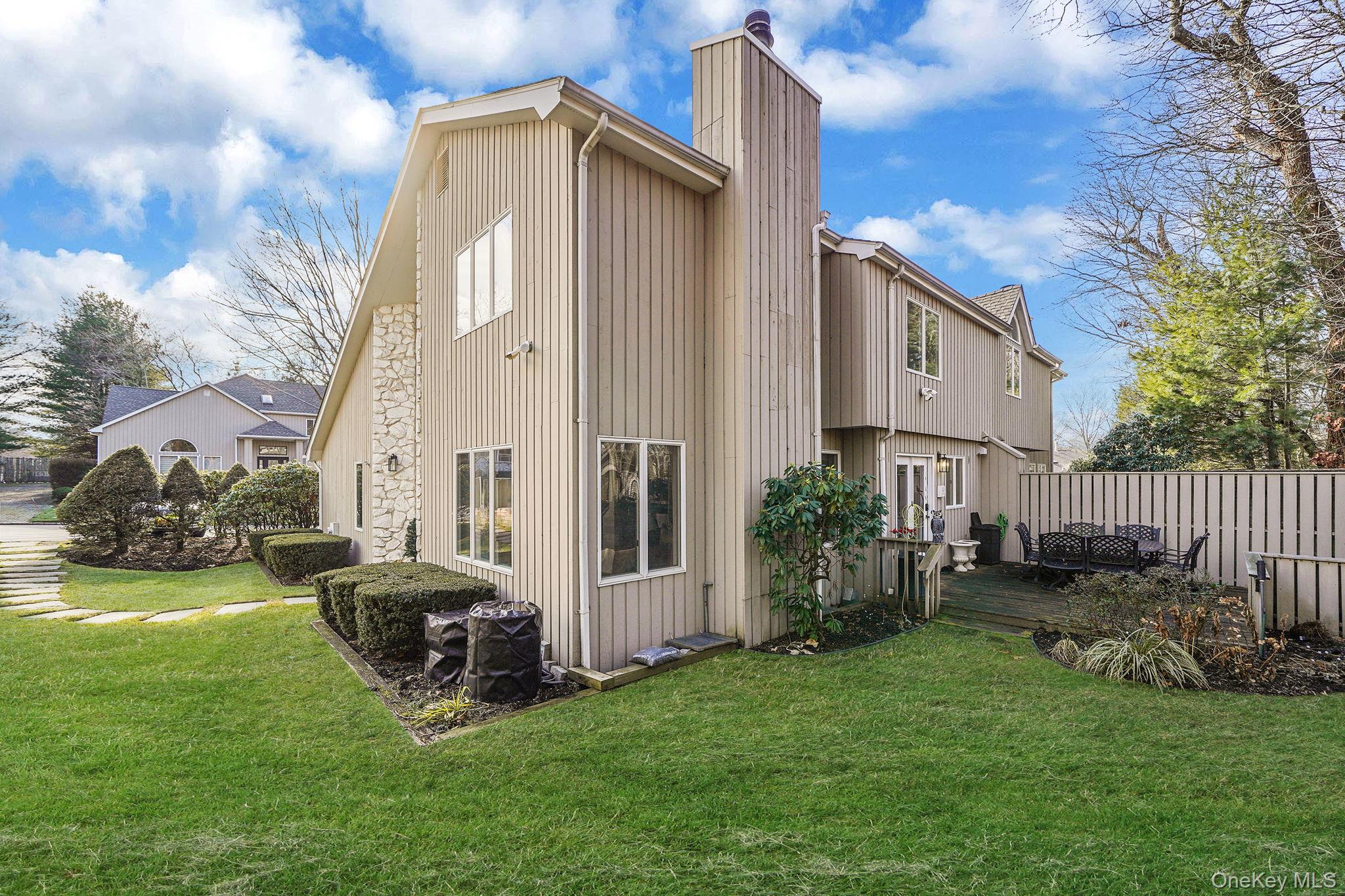 6 Stone Gate Court # 6, Smithtown, NY 11787