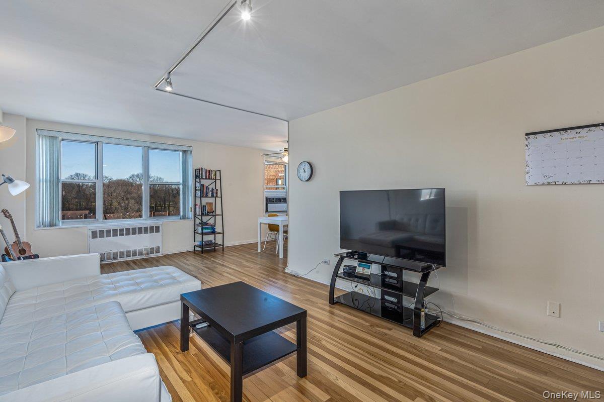 18-50 211 Street # 6B, Bayside, NY 11360