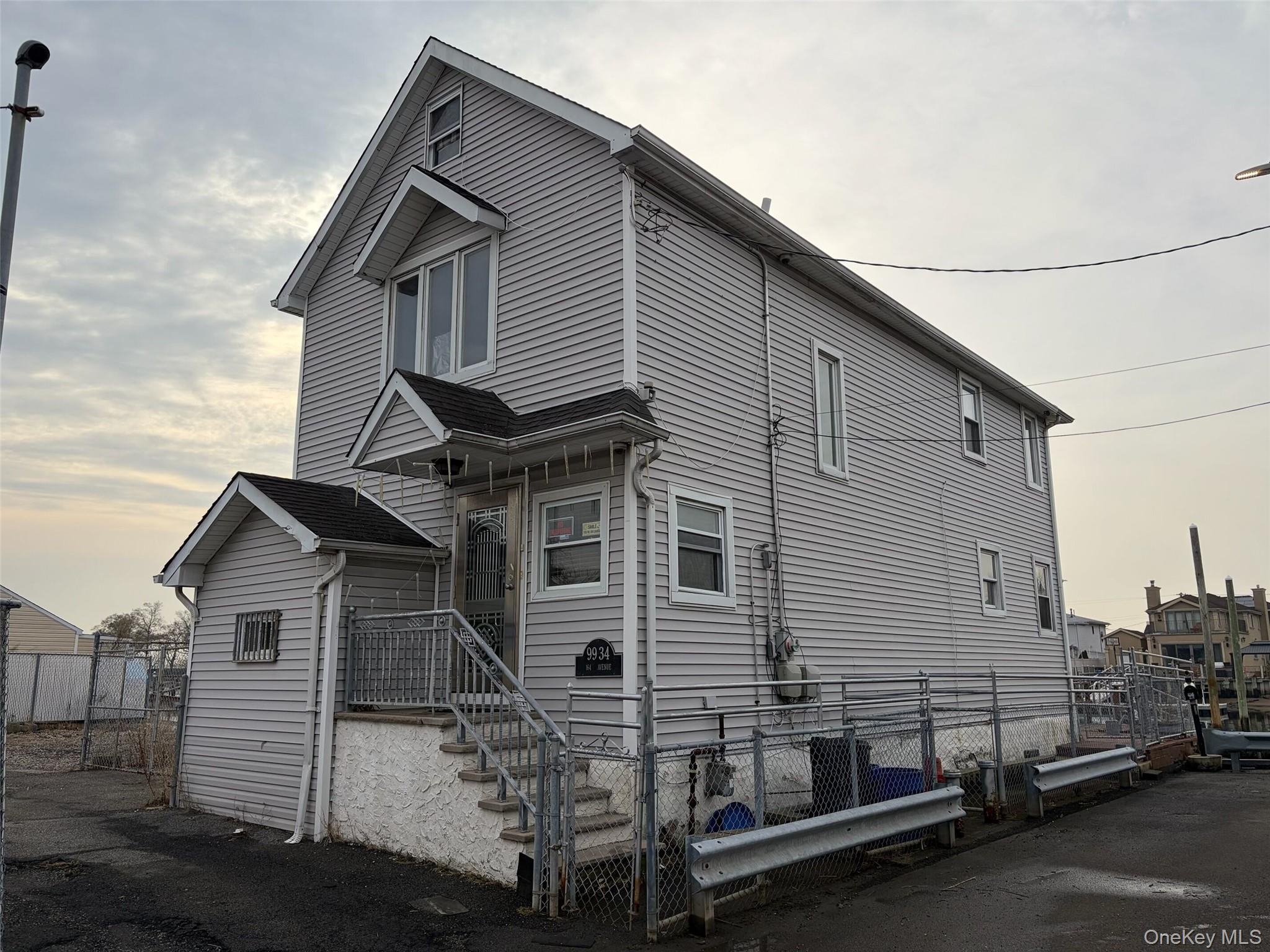 9934 164th Avenue, Hamilton Beach, NY 11414