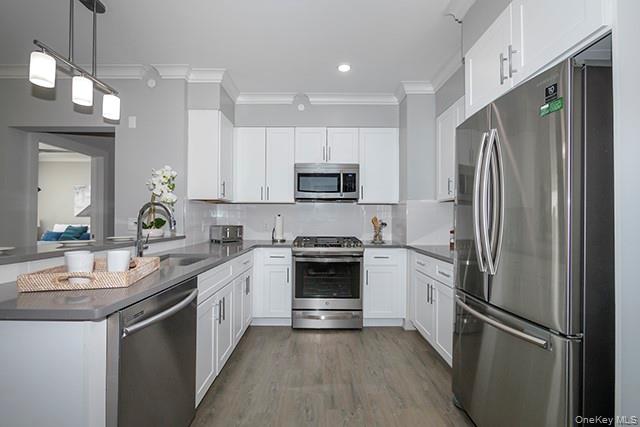 75 Circle Drive # 92-304, Central Islip, NY 11722