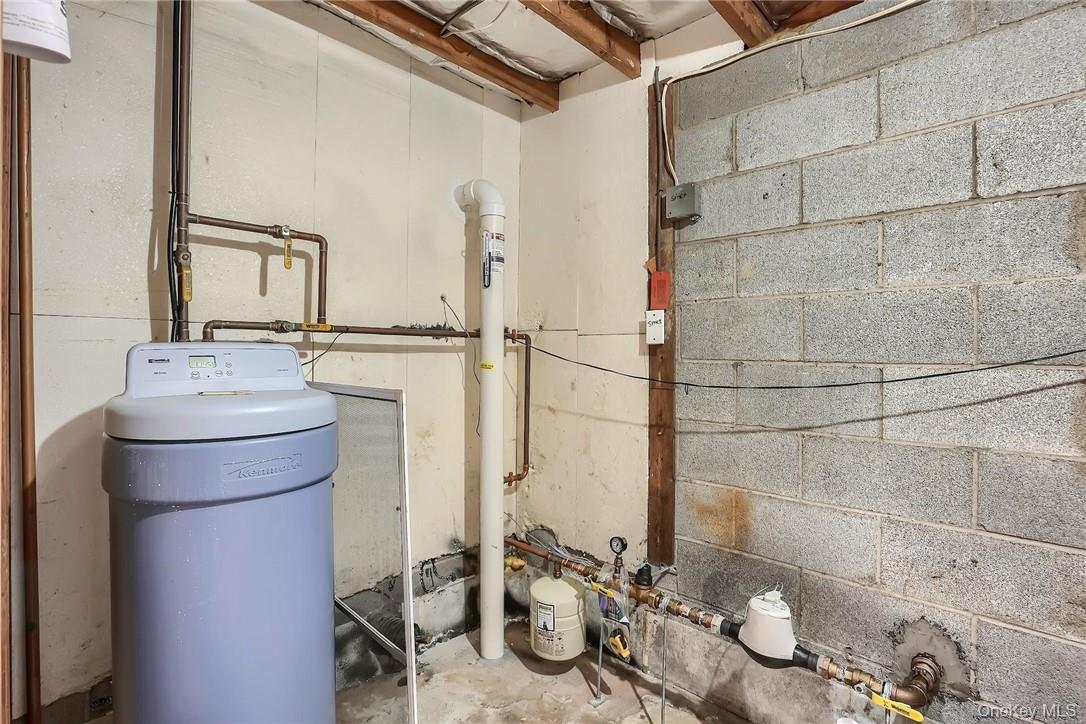 16 Hamilton Drive, Hopewell Junction, NY 12533