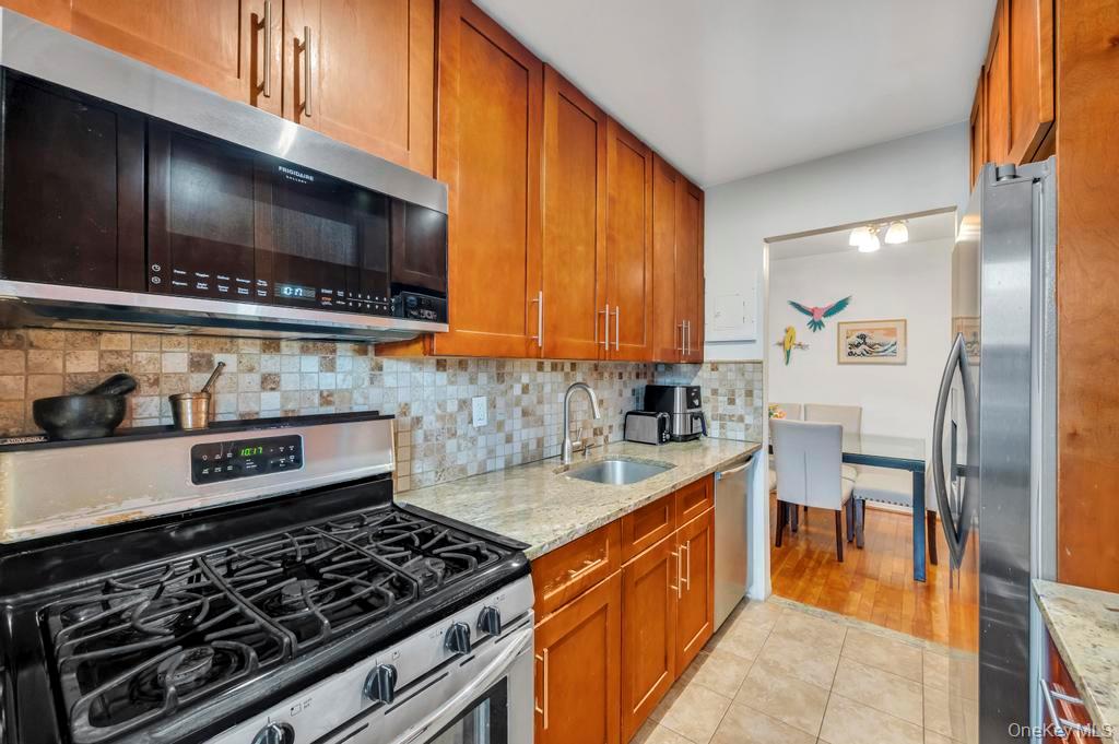 196-72 69th Ave # 1 FL, Fresh Meadows, NY 11365