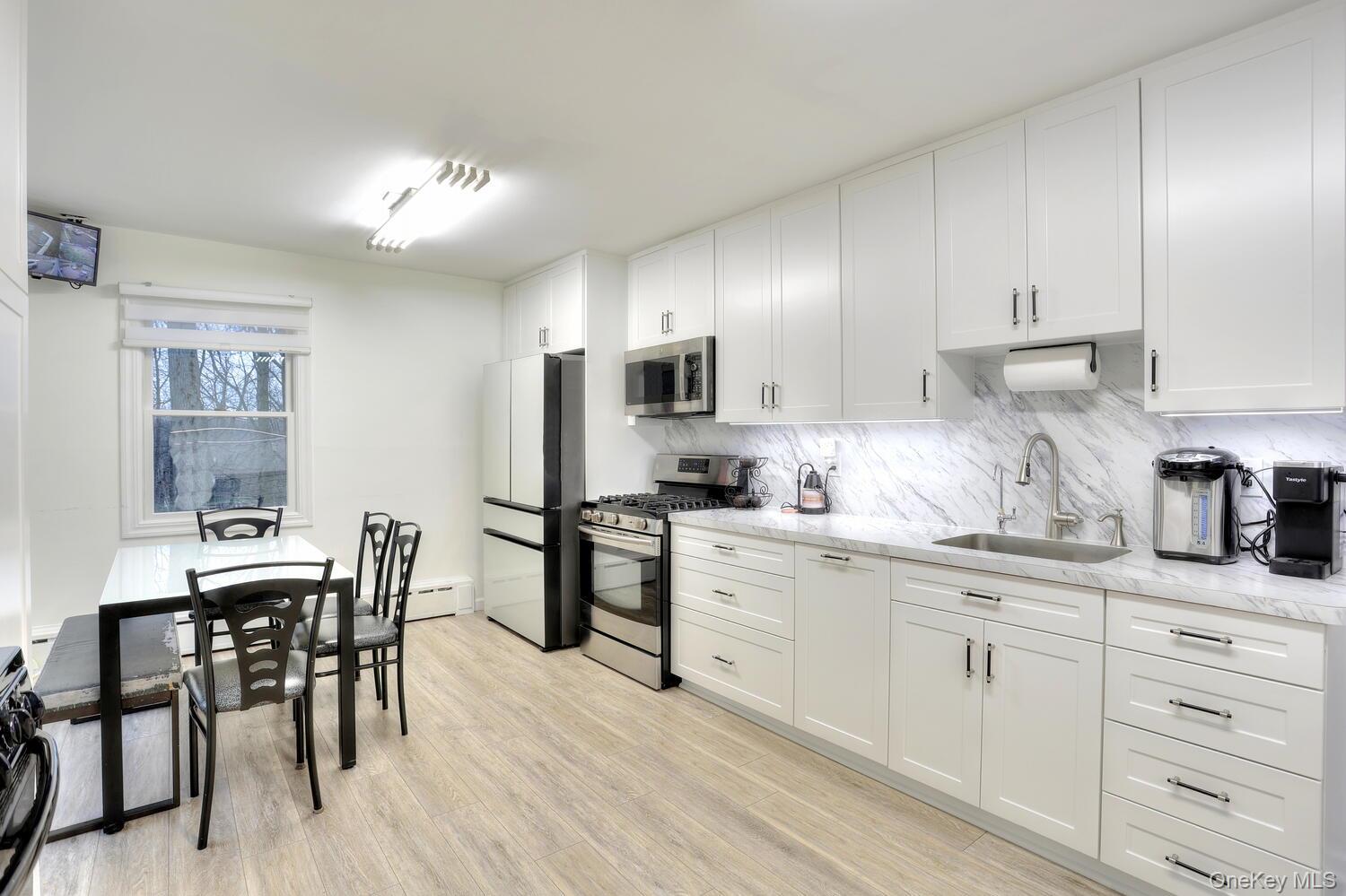 15 Woodland Place, Airmont, NY 10952