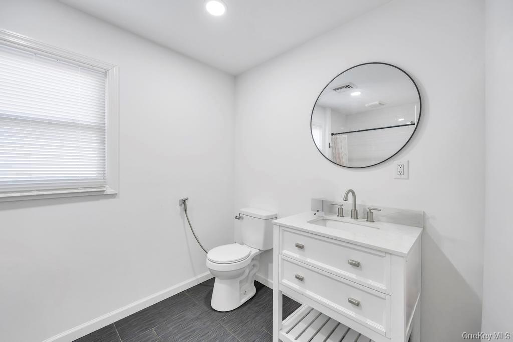 22 Bruce Lane, Farmingdale, NY 11735