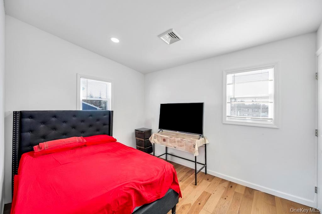 22 Bruce Lane, Farmingdale, NY 11735