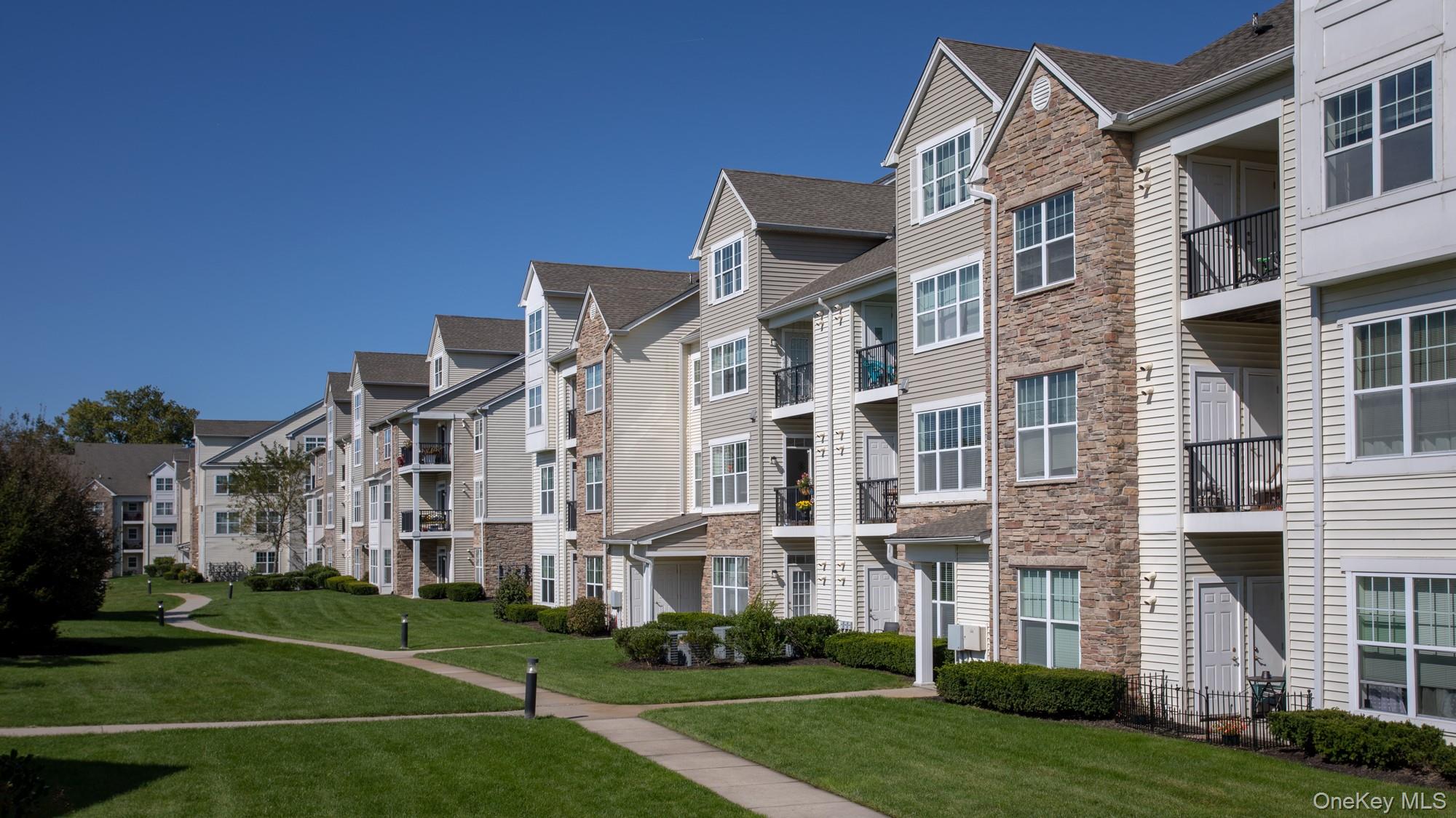 1 Charles Pond Drive # 4-427, Coram, NY 11727