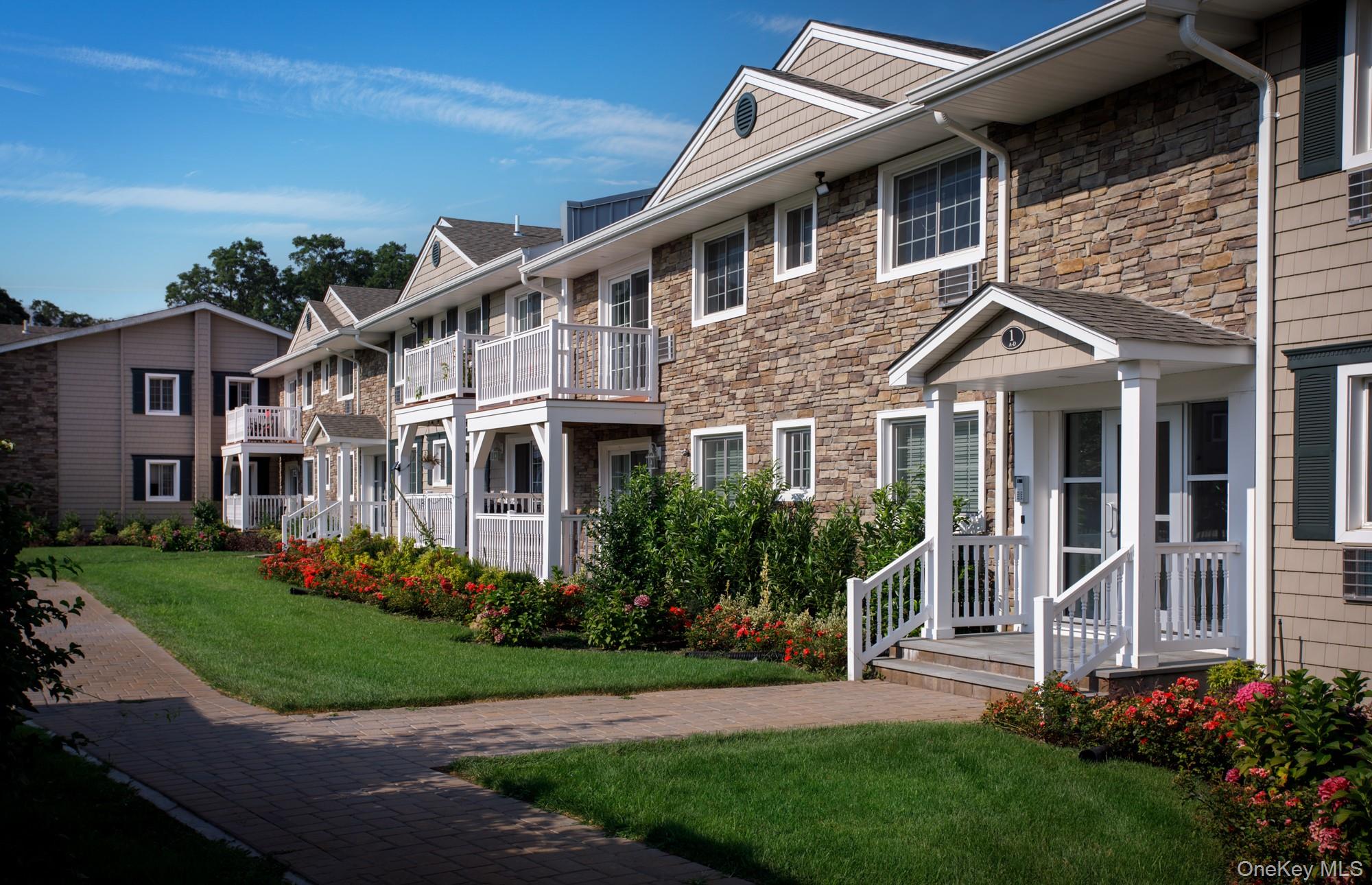 23 Williams Boulevard # 23-1B, Lake Grove, NY 11755