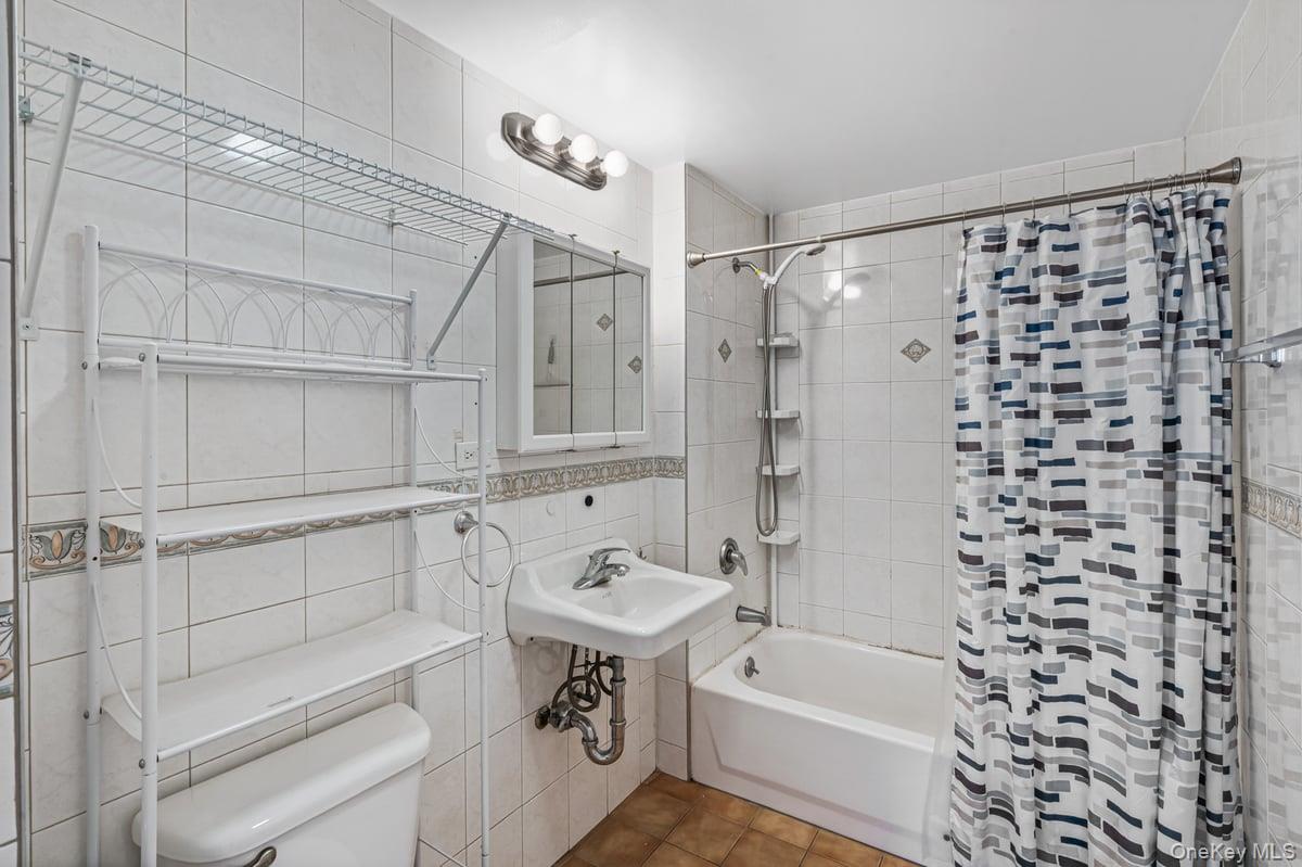 71-33 162nd Street # B, Fresh Meadows, NY 11365