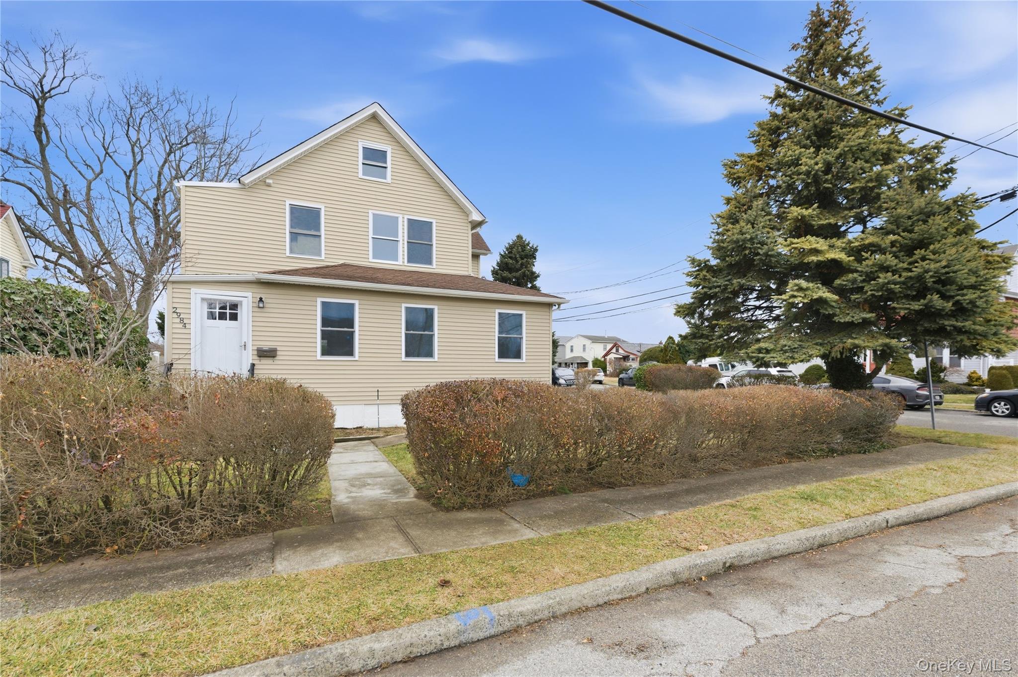 2984 Dorlon Place # Upper, Baldwin, NY 11510