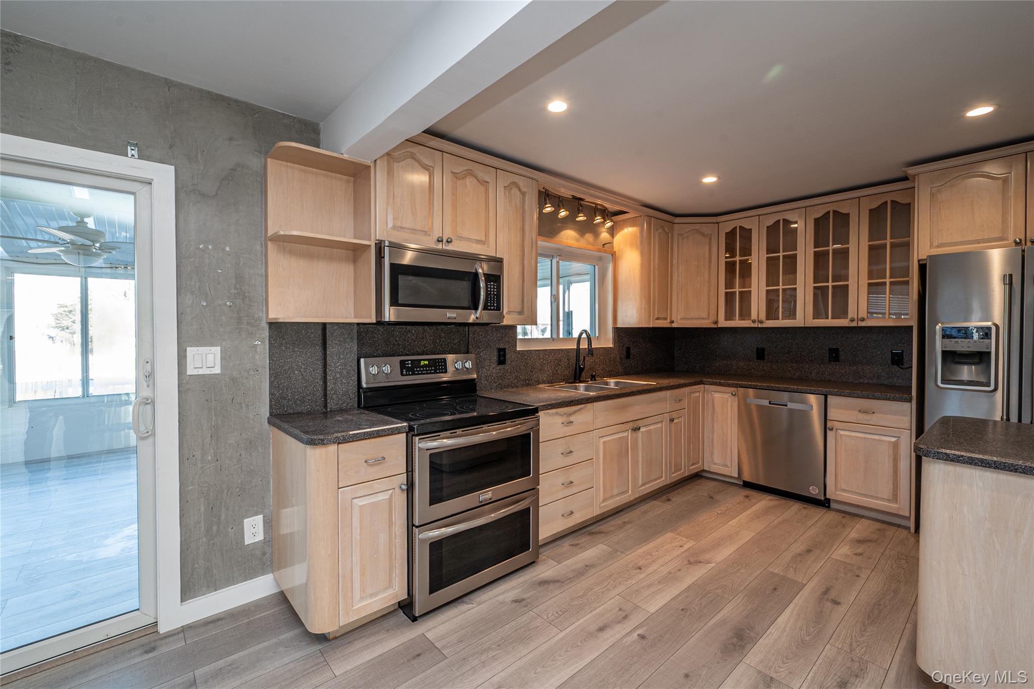 15 Roneck Court, Shirley, NY 11967